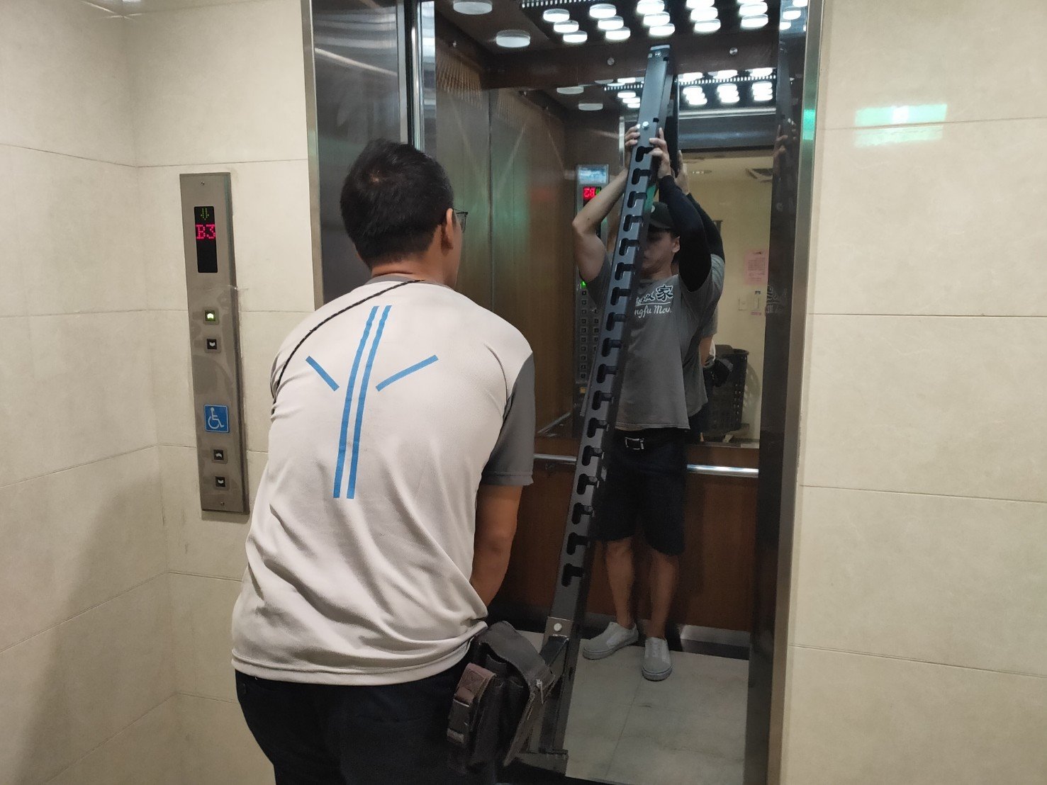 台北搬家、新北搬家、搬家公司推薦、新北搬家公司推薦【榮福搬家公司】運動器材搬運、基隆搬家、南港搬家、桃園搬家公司推薦、搬健身房運動設備、精密儀器搬運、精密儀器包裝、拆裝服務、搬工計時、人工搬運、單件家具搬運、單一物件搬運、藝術品包裝運輸、藝術品搬運、搬家首選、吊掛搬運、吊家具搬運、大型家具搬運、台北搬家公司推薦:大台北搬家,精緻搬運「細膩包裝、專業搬運、用心服務、以客為尊」是榮福搬家公司的宗旨與精神。歡迎立即來電02-2651-2727專人服務。 台北搬家、新北搬家、搬家公司推薦、新北搬家公司推薦【榮福搬家公司】運動器材搬運、基隆搬家、南港搬家、桃園搬家公司推薦、搬健身房運動設備、精密儀器搬運、精密儀器包裝、拆裝服務、搬工計時、人工搬運、單件家具搬運、單一物件搬運、藝術品包裝運輸、藝術品搬運、搬家首選、吊掛搬運、吊家具搬運、大型家具搬運、台北搬家公司推薦:大台北搬家,精緻搬運「細膩包裝、專業搬運、用心服務、以客為尊」是榮福搬家公司的宗旨與精神。歡迎立即來電02-2651-2727專人服務。