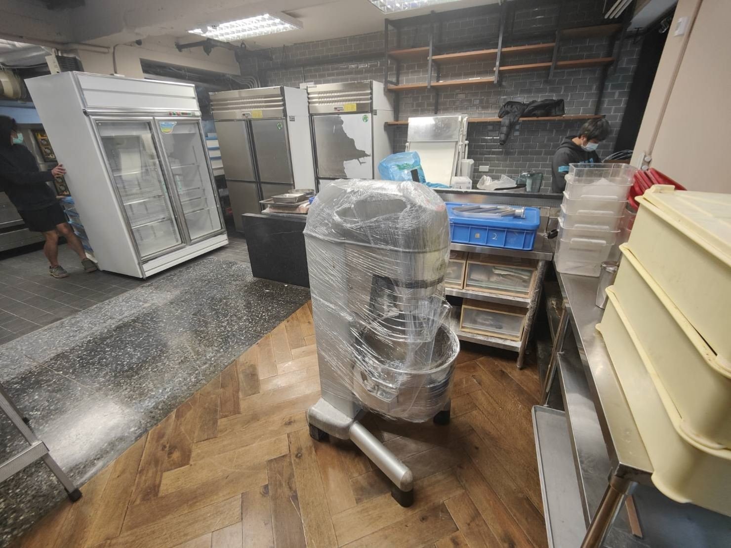 【榮福搬家】烘焙店面搬遷、甜點店面搬遷、麵包店搬遷、店面搬遷暫放倉儲、餐飲設備暫放倉儲、訂製餐桌椅精緻包裝、營業用攪拌機搬運、營業用冰箱精緻包裝、營業用烤箱搬遷、麵包切割機、營業用冰箱搬遷、工作檯包裝,工作桌,台北搬家公司推薦:大台北搬家,精緻包裝搬運「細膩包裝、專業搬運、用心服務、以客為尊」是榮福搬家公司的宗旨與精神。歡迎立即來電02-2651-2727專人服務。 【榮福搬家】烘焙店面搬遷、甜點店面搬遷、麵包店搬遷、店面搬遷暫放倉儲、餐飲設備暫放倉儲、訂製餐桌椅精緻包裝、營業用攪拌機搬運、營業用冰箱精緻包裝、營業用烤箱搬遷、麵包切割機、營業用冰箱搬遷、工作檯包裝,工作桌,台北搬家公司推薦:大台北搬家,精緻包裝搬運「細膩包裝、專業搬運、用心服務、以客為尊」是榮福搬家公司的宗旨與精神。歡迎立即來電02-2651-2727專人服務。