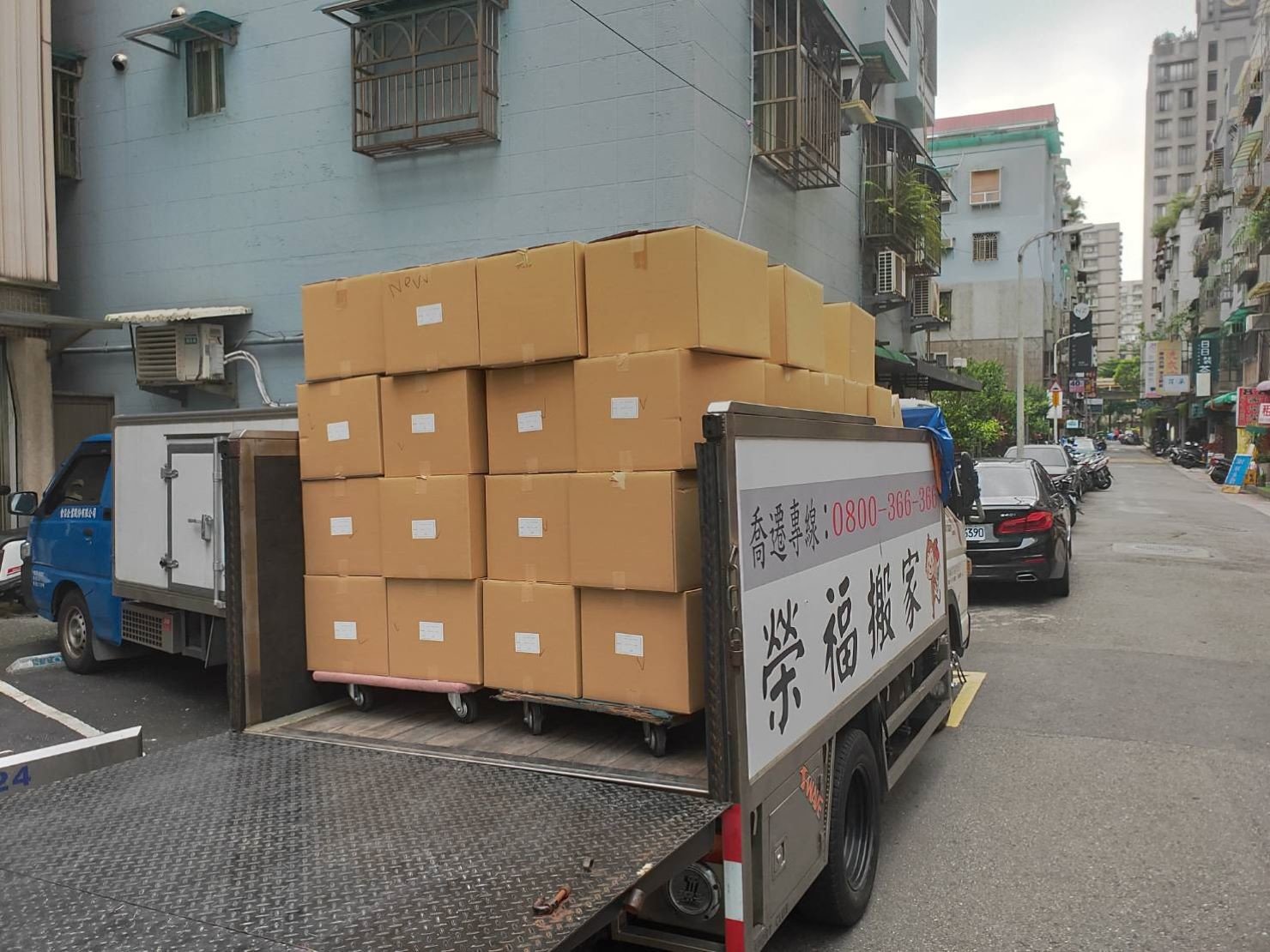 家庭搬家【榮福搬家】精緻搬家、 搬家服務業, 值得您的選擇與信賴:搬運的紙箱大小相同較好搬又可減少搬運堆疊時間。 家庭搬家【榮福搬家】精緻搬家、 搬家服務業, 值得您的選擇與信賴:搬運的紙箱大小相同較好搬又可減少搬運堆疊時間。