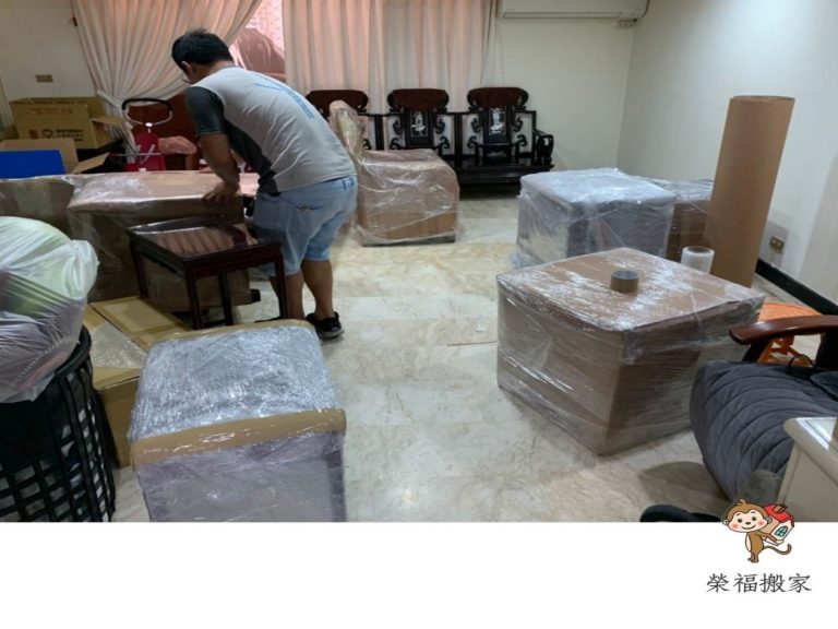 台北搬家公司推薦【榮福搬家公司】值得您來選擇:客製化的精緻包裝服務,到府服務前師傅們都會將包裝材料備妥,依照契約內容將須包裝的家具物件進行精緻打包。