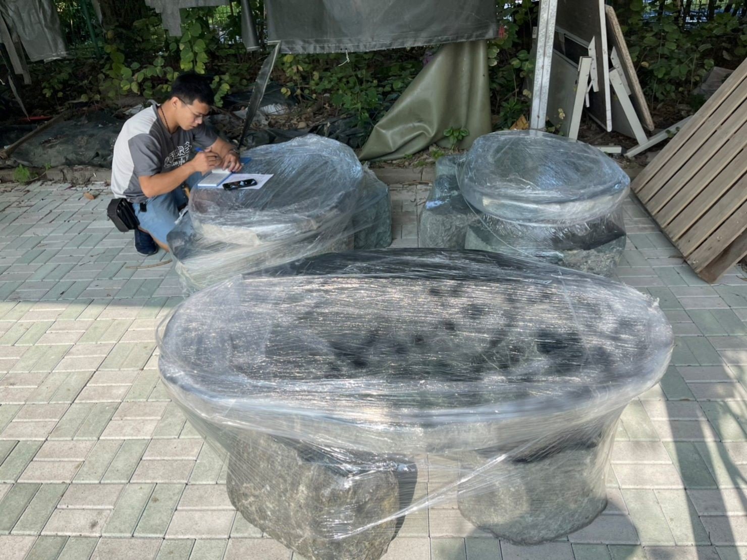 搬庭園造景設計景觀石桌椅【榮福搬家公司】石墩搬運、搬石桌椅、搬石頭桌椅、搬重物藝術品、搬家首選、吊掛搬運、吊家具搬運、特殊重物搬運、專搬重物、新北搬家推薦、搬家公司、基隆搬家、南港搬家、桃園搬家、板橋搬家、桃園搬家公司、台北搬家公司推薦、大台北搬家,各項搬家、搬運「細膩包裝、專業搬家及搬運、用心服務、以客為尊」是榮福搬家公司的宗旨與精神。歡迎立即來電02-2651-2727專人服務。 搬庭園造景設計景觀石桌椅【榮福搬家公司】石墩搬運、搬石桌椅、搬石頭桌椅、搬重物藝術品、搬家首選、吊掛搬運、吊家具搬運、特殊重物搬運、專搬重物、新北搬家推薦、搬家公司、基隆搬家、南港搬家、桃園搬家、板橋搬家、桃園搬家公司、台北搬家公司推薦、大台北搬家,各項搬家、搬運「細膩包裝、專業搬家及搬運、用心服務、以客為尊」是榮福搬家公司的宗旨與精神。歡迎立即來電02-2651-2727專人服務。
