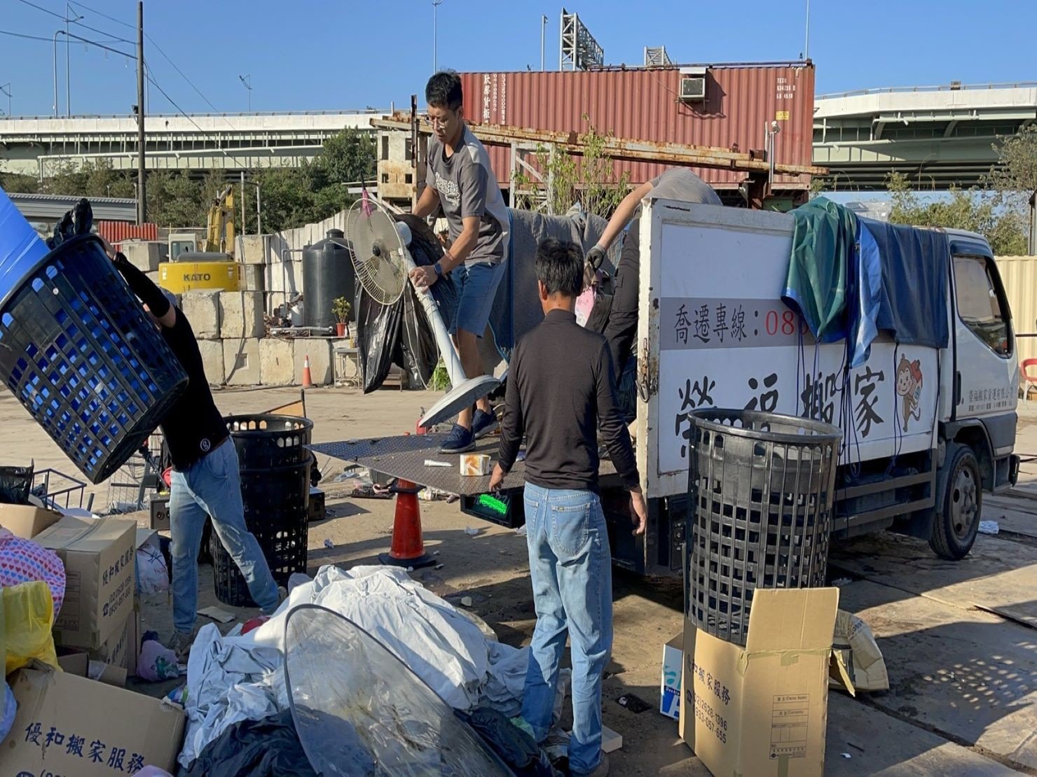 搬家公司推薦、新北搬家推薦【榮福搬家公司】南港搬家、桃園搬家公司推薦、台北搬家公司推薦、廢棄家具處理、廢棄家具清運、家庭廢棄物清運、清運、搬家、家具垃圾清運、垃圾廢棄處理、垃圾廢棄清運、搬家具、大型家具搬運、冰箱搬運、基隆搬家、搬家電、床墊搬運、搬公司行號、跨縣市搬家、家庭搬家、搬鋼琴、搬工、搬運、搬家紙箱,針對顧客都秉持以用心實在專業搬家技巧,搬家實在用心值得您的信賴與選擇。歡迎來電咨詢02-2651-2727,榮福搬家有專員立即為您服務。 搬家公司推薦、新北搬家推薦【榮福搬家公司】南港搬家、桃園搬家公司推薦、台北搬家公司推薦、廢棄家具處理、廢棄家具清運、家庭廢棄物清運、清運、搬家、家具垃圾清運、垃圾廢棄處理、垃圾廢棄清運、搬家具、大型家具搬運、冰箱搬運、基隆搬家、搬家電、床墊搬運、搬公司行號、跨縣市搬家、家庭搬家、搬鋼琴、搬工、搬運、搬家紙箱,針對顧客都秉持以用心實在專業搬家技巧,搬家實在用心值得您的信賴與選擇。歡迎來電咨詢02-2651-2727,榮福搬家有專員立即為您服務。
