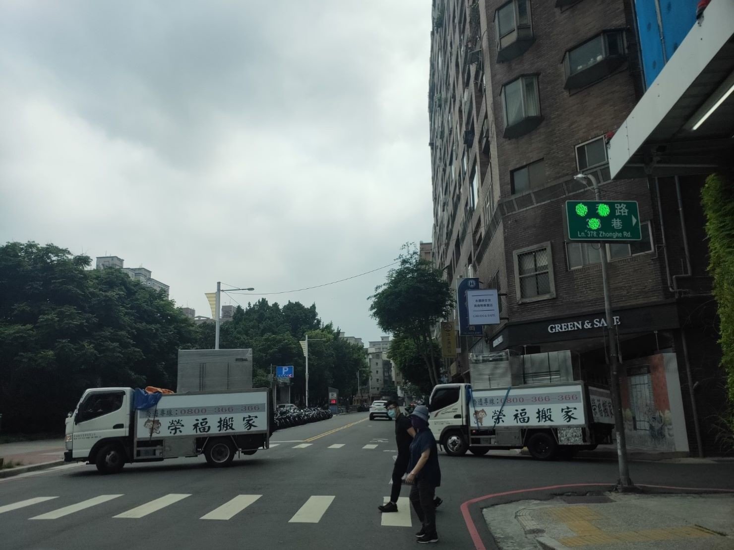 店面搬遷、搬家公司推薦、台北搬家推薦【榮福搬家公司】搬生財器具、搬冷凍櫃、搬冷藏冰箱、大型爐台搬運、搬窯烤爐、搬營業用蒸烤箱、南港搬家、桃園搬家公司推薦、新北搬家公司推薦、百貨公司進撤櫃、專櫃進撤櫃、企業搬運服務、搬公司行號、廠房遷移、搬精密儀器、公司行號搬遷、政府機關搬遷、百貨專櫃遷移、學校單位搬遷、大型設備搬遷、搬大型廚房設備、中央廚房搬遷、搬營業用冰箱、搬營業用製冰機、三層營業用烤箱搬運、搬工作檯冰箱、搬工計時、搬工服務、人力搬運,針對顧客都秉持以用心實在專業搬家技巧,搬家實在用心值得您的信賴與選擇。歡迎來電咨詢02-2651-2727,榮福搬家有專員立即為您服務。 店面搬遷、搬家公司推薦、台北搬家推薦【榮福搬家公司】搬生財器具、搬冷凍櫃、搬冷藏冰箱、大型爐台搬運、搬窯烤爐、搬營業用蒸烤箱、南港搬家、桃園搬家公司推薦、新北搬家公司推薦、百貨公司進撤櫃、專櫃進撤櫃、企業搬運服務、搬公司行號、廠房遷移、搬精密儀器、公司行號搬遷、政府機關搬遷、百貨專櫃遷移、學校單位搬遷、大型設備搬遷、搬大型廚房設備、中央廚房搬遷、搬營業用冰箱、搬營業用製冰機、三層營業用烤箱搬運、搬工作檯冰箱、搬工計時、搬工服務、人力搬運,針對顧客都秉持以用心實在專業搬家技巧,搬家實在用心值得您的信賴與選擇。歡迎來電咨詢02-2651-2727,榮福搬家有專員立即為您服務。