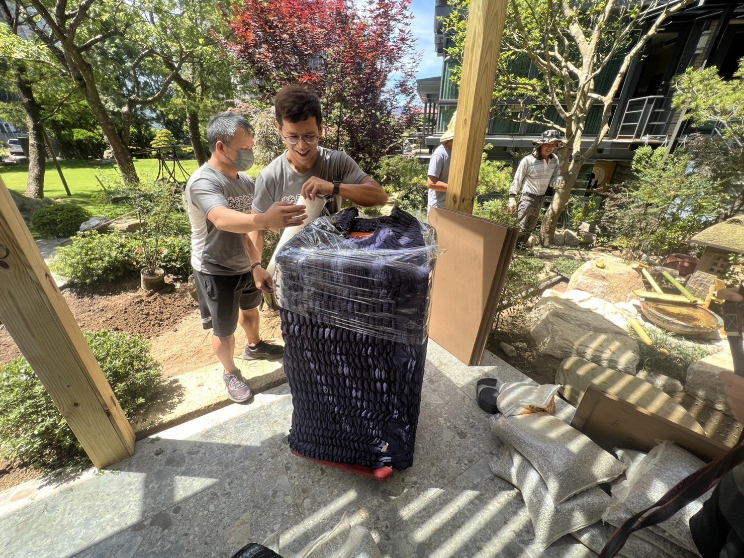 專搬公司行號保險箱、金庫,私人保險箱、金庫,搬家公司推薦、台北辦公室搬遷推薦【榮福搬家公司】台北公司行號金庫、保險箱搬遷、 南港公司行號金庫、保險箱搬遷、桃園公司行號金庫、保險箱搬遷、新北公司行號金庫、保險箱搬遷、基隆公司行號金庫、保險箱搬遷、特殊重物保險箱、金庫搬運、保險箱、金庫搬運、公司行號搬遷、台北公司行號金庫、保險箱清運、桃園公司行號金庫、保險箱清運、新北公司行號金庫、保險箱清運、政府機關搬遷、學校單位搬遷、精緻包裝、搬家紙箱、搬鐵櫃、搬保密文件、保密文件銷毀,針對顧客都秉持以用心實在專業搬家技巧,搬家實在用心值得您的信賴與選擇。歡迎來電咨詢02-2651-2727,榮福搬家有專員立即為您服務。 專搬公司行號保險箱、金庫,私人保險箱、金庫,搬家公司推薦、台北辦公室搬遷推薦【榮福搬家公司】台北公司行號金庫、保險箱搬遷、 南港公司行號金庫、保險箱搬遷、桃園公司行號金庫、保險箱搬遷、新北公司行號金庫、保險箱搬遷、基隆公司行號金庫、保險箱搬遷、特殊重物保險箱、金庫搬運、保險箱、金庫搬運、公司行號搬遷、台北公司行號金庫、保險箱清運、桃園公司行號金庫、保險箱清運、新北公司行號金庫、保險箱清運、政府機關搬遷、學校單位搬遷、精緻包裝、搬家紙箱、搬鐵櫃、搬保密文件、保密文件銷毀,針對顧客都秉持以用心實在專業搬家技巧,搬家實在用心值得您的信賴與選擇。歡迎來電咨詢02-2651-2727,榮福搬家有專員立即為您服務。