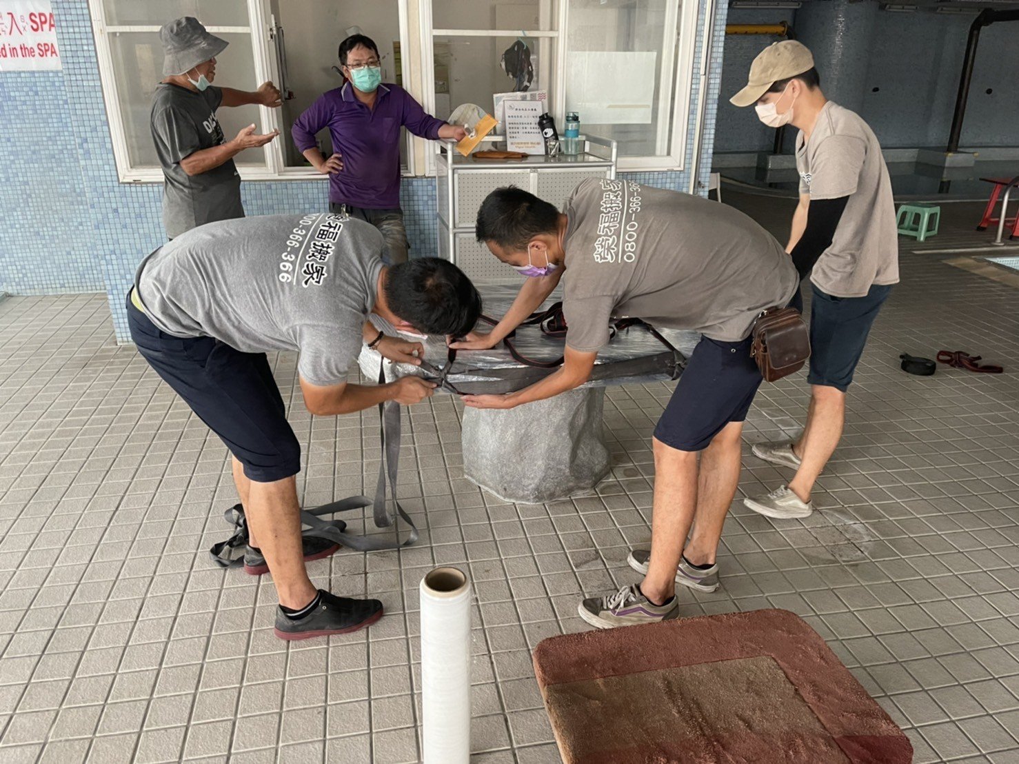 特殊搬運、搬重物【榮福搬家公司】石墩搬運、搬石頭桌椅、造景石頭搬運、大理石桌椅、岩石戶外桌椅、天然石頭庭園桌椅、石頭雕刻物、玉石雕刻擺件、吊掛搬運、特殊重物搬運、專搬重物、搬重物技巧、新北搬家公司推薦、搬家車、搬家公司、基隆搬家、南港搬家、桃園搬家公司推薦、台北搬家公司推薦:大台北搬家,精緻包裝搬運「細膩包裝、專業搬運、用心服務、以客為尊」是榮福搬家公司的宗旨與精神。歡迎立即來電02-2651-2727專人服務。 特殊搬運、搬重物【榮福搬家公司】石墩搬運、搬石頭桌椅、造景石頭搬運、大理石桌椅、岩石戶外桌椅、天然石頭庭園桌椅、石頭雕刻物、玉石雕刻擺件、吊掛搬運、特殊重物搬運、專搬重物、搬重物技巧、新北搬家公司推薦、搬家車、搬家公司、基隆搬家、南港搬家、桃園搬家公司推薦、台北搬家公司推薦:大台北搬家,精緻包裝搬運「細膩包裝、專業搬運、用心服務、以客為尊」是榮福搬家公司的宗旨與精神。歡迎立即來電02-2651-2727專人服務。