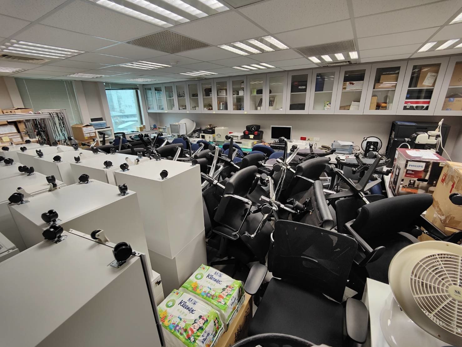 搬家公司推薦、台北辦公室搬遷推薦【榮福搬家公司】 南港辦公室搬遷、桃園辦公室搬遷、新北辦公室搬遷、基隆辦公室搬遷、辦公室同棟不同樓搬工、桃園同棟不同樓搬工、新北同棟不同樓搬工、內湖同棟不同樓搬工、台北同棟不同區塊工搬、新北同棟不同區塊工搬、內湖同棟不同區塊工搬、桃園同棟不同區塊工搬、保險箱、金庫搬運、搬活動櫃、搬公文櫃、搬保密櫃、搬辦公桌、旋轉椅、辦公椅、搬資料櫃、辦公室遷移、搬會客桌、碎紙機、印表機、搬玻璃櫥櫃、會議桌搬運、OA屏風拆裝搬遷、事務機搬運、搬電腦設備、公司行號搬遷、政府機關搬遷、學校單位搬遷、精緻包裝、搬家紙箱、搬鐵櫃、搬保密文件、保密文件銷毀、搬工計時、搬工服務、人力搬運,針對顧客都秉持以用心實在專業搬家技巧,搬家實在用心值得您的信賴與選擇。歡迎來電咨詢02-2651-2727,榮福搬家有專員立即為您服務。 搬家公司推薦、台北辦公室搬遷推薦【榮福搬家公司】 南港辦公室搬遷、桃園辦公室搬遷、新北辦公室搬遷、基隆辦公室搬遷、辦公室同棟不同樓搬工、桃園同棟不同樓搬工、新北同棟不同樓搬工、內湖同棟不同樓搬工、台北同棟不同區塊工搬、新北同棟不同區塊工搬、內湖同棟不同區塊工搬、桃園同棟不同區塊工搬、保險箱、金庫搬運、搬活動櫃、搬公文櫃、搬保密櫃、搬辦公桌、旋轉椅、辦公椅、搬資料櫃、辦公室遷移、搬會客桌、碎紙機、印表機、搬玻璃櫥櫃、會議桌搬運、OA屏風拆裝搬遷、事務機搬運、搬電腦設備、公司行號搬遷、政府機關搬遷、學校單位搬遷、精緻包裝、搬家紙箱、搬鐵櫃、搬保密文件、保密文件銷毀、搬工計時、搬工服務、人力搬運,針對顧客都秉持以用心實在專業搬家技巧,搬家實在用心值得您的信賴與選擇。歡迎來電咨詢02-2651-2727,榮福搬家有專員立即為您服務。