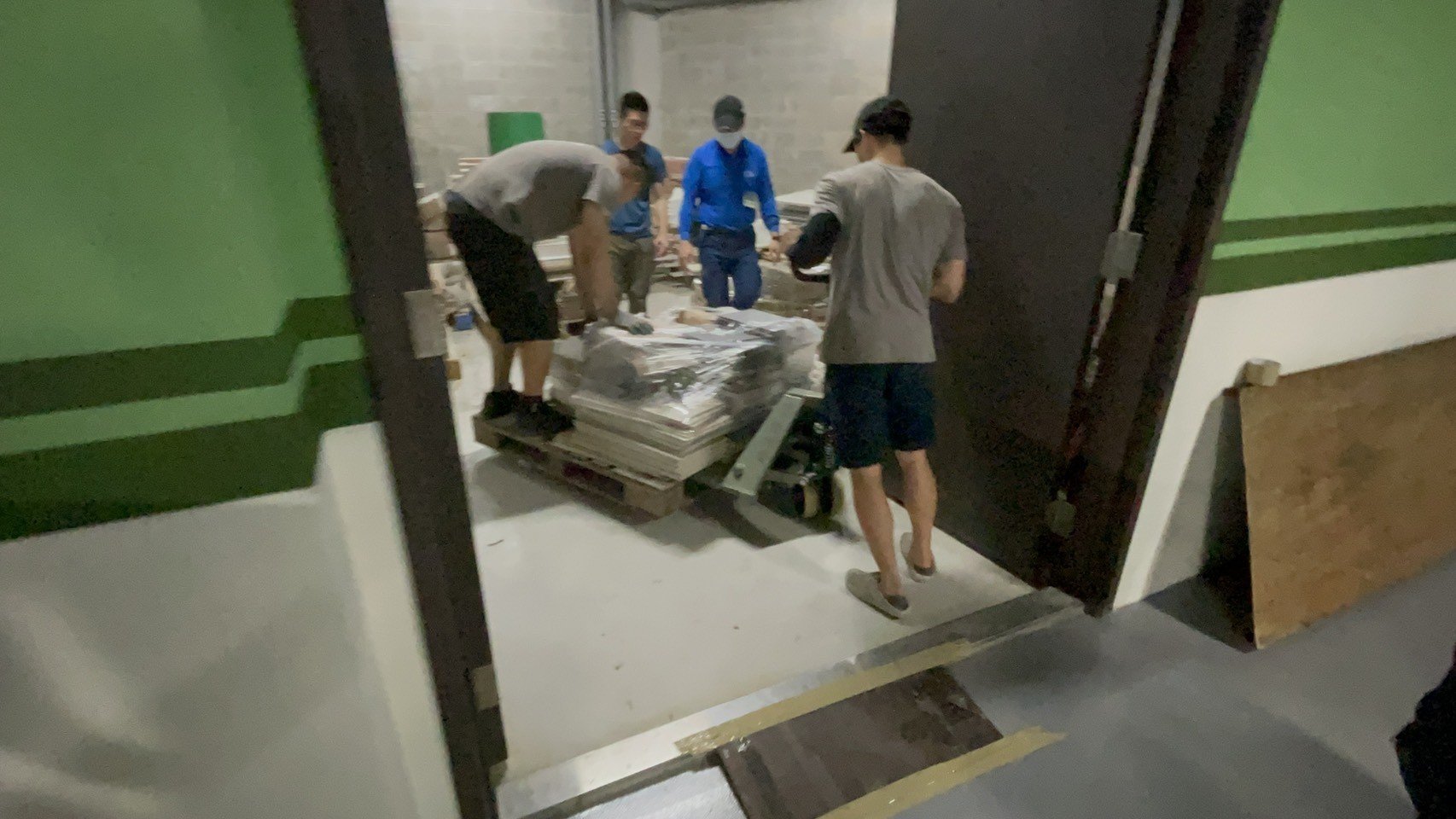 搬家公司推薦、新北搬家公司推薦【榮福搬家公司】南港搬家、桃園搬家公司推薦、台北搬家公司推薦、搬家具、冰箱搬運、基隆搬家、搬家電、床墊搬運、搬公司行號、家庭搬家、裝箱打包、精緻包裝、精緻搬家、搬工計時、搬工服務、人力搬運、家具拆裝、室內移動搬運、同棟不同樓層搬運、特殊重物搬運、專搬重物、重物搬運器、手動油壓板車、搬重物工具,針對顧客都秉持以用心實在專業搬家技巧,搬家實在用心值得您的信賴與選擇。歡迎來電咨詢02-2651-2727,榮福搬家有專員立即為您服務。 搬家公司推薦、新北搬家公司推薦【榮福搬家公司】南港搬家、桃園搬家公司推薦、台北搬家公司推薦、搬家具、冰箱搬運、基隆搬家、搬家電、床墊搬運、搬公司行號、家庭搬家、裝箱打包、精緻包裝、精緻搬家、搬工計時、搬工服務、人力搬運、家具拆裝、室內移動搬運、同棟不同樓層搬運、特殊重物搬運、專搬重物、重物搬運器、手動油壓板車、搬重物工具,針對顧客都秉持以用心實在專業搬家技巧,搬家實在用心值得您的信賴與選擇。歡迎來電咨詢02-2651-2727,榮福搬家有專員立即為您服務。