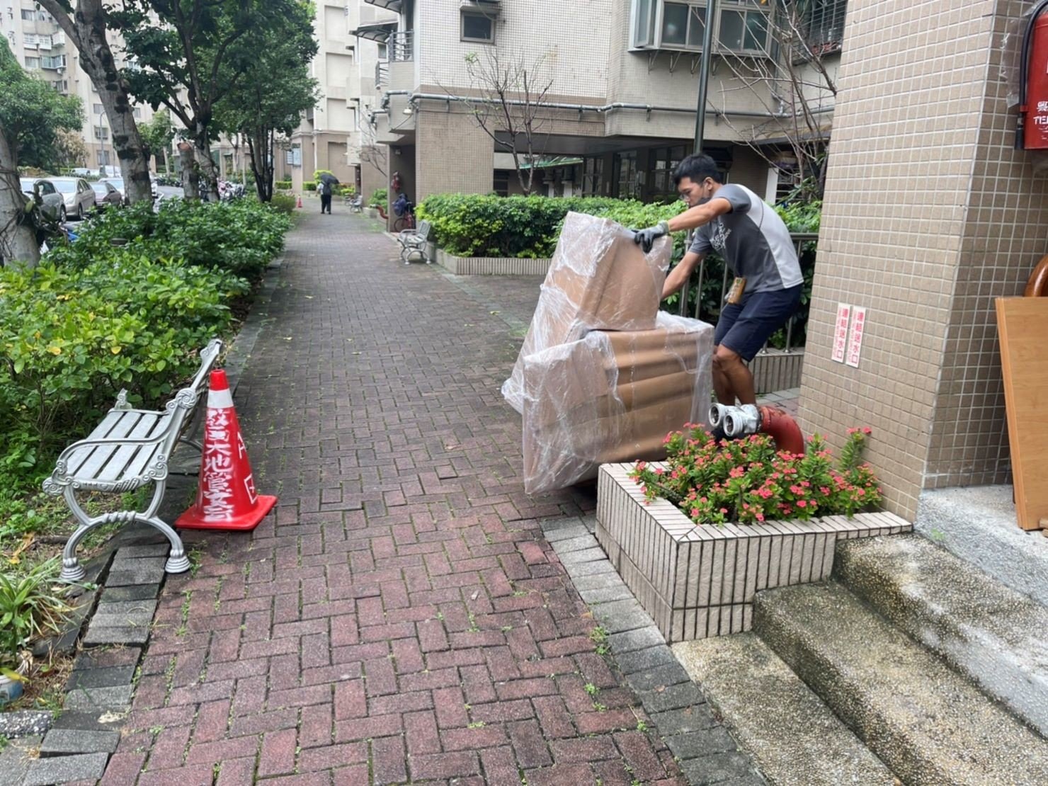 倉儲暫放精緻包裝、搬家公司推薦、新北搬家公司推薦【榮福搬家公司】基隆倉儲搬運搬家、南港倉儲搬運搬家、桃園倉儲搬運、台北倉儲搬運搬家、新北倉儲搬運搬家、板橋倉儲搬運搬家,【倉儲暫放唯一指定搬家公司】住家裝修倉儲暫放、精緻搬家、精緻包裝、倉儲暫放家具防護包裝防潮濕防蟲蛀、廚房家電倉儲包裝、紅木桌椅防潮防蟲倉儲暫放、搬家首選,大型家具搬運、台北搬家公司推薦:大台北搬家,精緻包裝搬運「細膩包裝、專業搬運、用心服務、以客為尊」是榮福搬家公司的宗旨與精神。歡迎立即來電02-2651-2727專人服務。 倉儲暫放精緻包裝、搬家公司推薦、新北搬家公司推薦【榮福搬家公司】基隆倉儲搬運搬家、南港倉儲搬運搬家、桃園倉儲搬運、台北倉儲搬運搬家、新北倉儲搬運搬家、板橋倉儲搬運搬家,【倉儲暫放唯一指定搬家公司】住家裝修倉儲暫放、精緻搬家、精緻包裝、倉儲暫放家具防護包裝防潮濕防蟲蛀、廚房家電倉儲包裝、紅木桌椅防潮防蟲倉儲暫放、搬家首選,大型家具搬運、台北搬家公司推薦:大台北搬家,精緻包裝搬運「細膩包裝、專業搬運、用心服務、以客為尊」是榮福搬家公司的宗旨與精神。歡迎立即來電02-2651-2727專人服務。