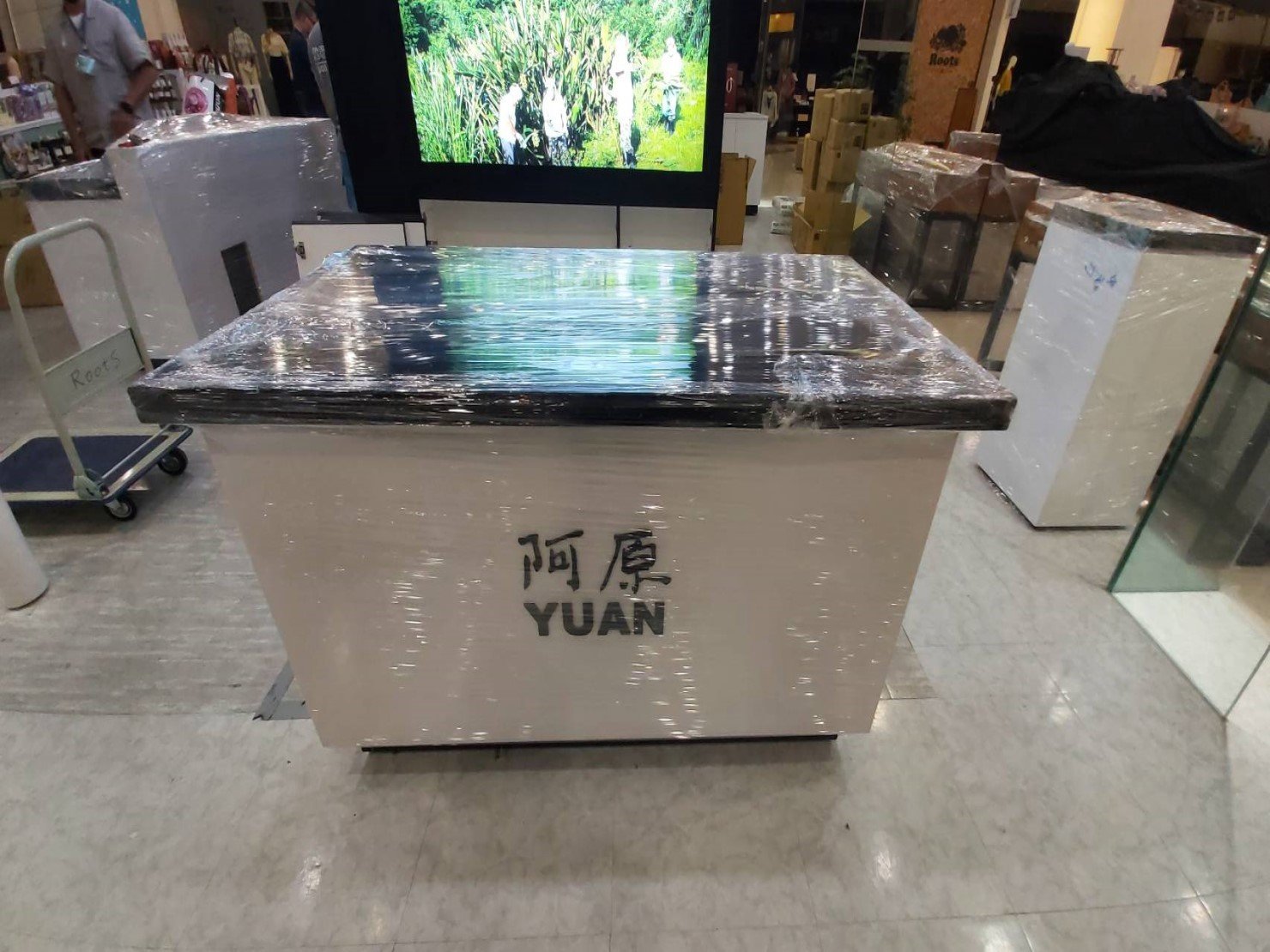 台北百貨進撤櫃|台北百貨櫃位儲暫放精緻包裝∣南港百貨進撤櫃|南港百貨櫃位倉儲暫放精緻包裝∣新北百貨進撤櫃|新北百貨櫃位倉儲暫放精緻包裝∣雙北百貨進撤櫃|雙北百貨櫃位倉儲暫放精緻包裝∣汐止百貨進撤櫃|汐止百貨櫃位倉儲暫放精緻包裝∣中永和百貨進撤櫃|中永和百貨櫃位倉儲暫放精緻包裝∣板橋百貨進撤櫃|板橋百貨櫃位倉儲暫放精緻包裝∣五股百貨進撤櫃|五股百貨櫃位倉儲暫放精緻包裝∣基隆百貨倉儲暫放精緻包裝∣桃園百貨進撤櫃|桃園百貨櫃位倉儲暫放精緻包裝,精緻包裝搬運「細膩包裝、專業搬運、用心服務、以客為尊」是榮福搬家公司的宗旨與精神。歡迎立即來電02-2651-2727專人服務。 台北百貨進撤櫃|台北百貨櫃位儲暫放精緻包裝∣南港百貨進撤櫃|南港百貨櫃位倉儲暫放精緻包裝∣新北百貨進撤櫃|新北百貨櫃位倉儲暫放精緻包裝∣雙北百貨進撤櫃|雙北百貨櫃位倉儲暫放精緻包裝∣汐止百貨進撤櫃|汐止百貨櫃位倉儲暫放精緻包裝∣中永和百貨進撤櫃|中永和百貨櫃位倉儲暫放精緻包裝∣板橋百貨進撤櫃|板橋百貨櫃位倉儲暫放精緻包裝∣五股百貨進撤櫃|五股百貨櫃位倉儲暫放精緻包裝∣基隆百貨倉儲暫放精緻包裝∣桃園百貨進撤櫃|桃園百貨櫃位倉儲暫放精緻包裝,精緻包裝搬運「細膩包裝、專業搬運、用心服務、以客為尊」是榮福搬家公司的宗旨與精神。歡迎立即來電02-2651-2727專人服務。