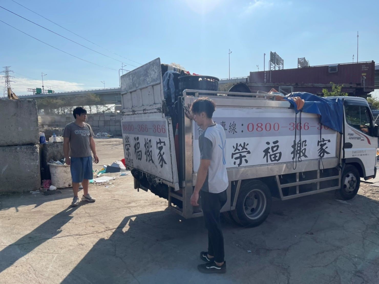 新北市垃圾清運、台北垃圾清運、不要的家具怎麼辦、搬家公司推薦、新北搬家推薦【榮福搬家公司】南港搬家、桃園搬家公司推薦、桃園大型垃圾、台北搬家公司推薦、搬垃圾處理、家庭廢棄物清運、廢棄物處理、搬運廢棄物、家具垃圾處理、清運、搬家具、冰箱搬運、基隆搬家、大型家電回收清運、床墊搬運、搬衣櫃、大型家具丟棄、搬公司行號、家庭垃圾清運公司、清垃圾、廢棄家具處理、廢棄家具清運、搬家車,針對顧客都秉持以用心實在專業搬家技巧,搬家實在用心值得您的信賴與選擇。歡迎來電咨詢02-2651-2727,榮福搬家有專員立即為您服務。 新北市垃圾清運、台北垃圾清運、不要的家具怎麼辦、搬家公司推薦、新北搬家推薦【榮福搬家公司】南港搬家、桃園搬家公司推薦、桃園大型垃圾、台北搬家公司推薦、搬垃圾處理、家庭廢棄物清運、廢棄物處理、搬運廢棄物、家具垃圾處理、清運、搬家具、冰箱搬運、基隆搬家、大型家電回收清運、床墊搬運、搬衣櫃、大型家具丟棄、搬公司行號、家庭垃圾清運公司、清垃圾、廢棄家具處理、廢棄家具清運、搬家車,針對顧客都秉持以用心實在專業搬家技巧,搬家實在用心值得您的信賴與選擇。歡迎來電咨詢02-2651-2727,榮福搬家有專員立即為您服務。