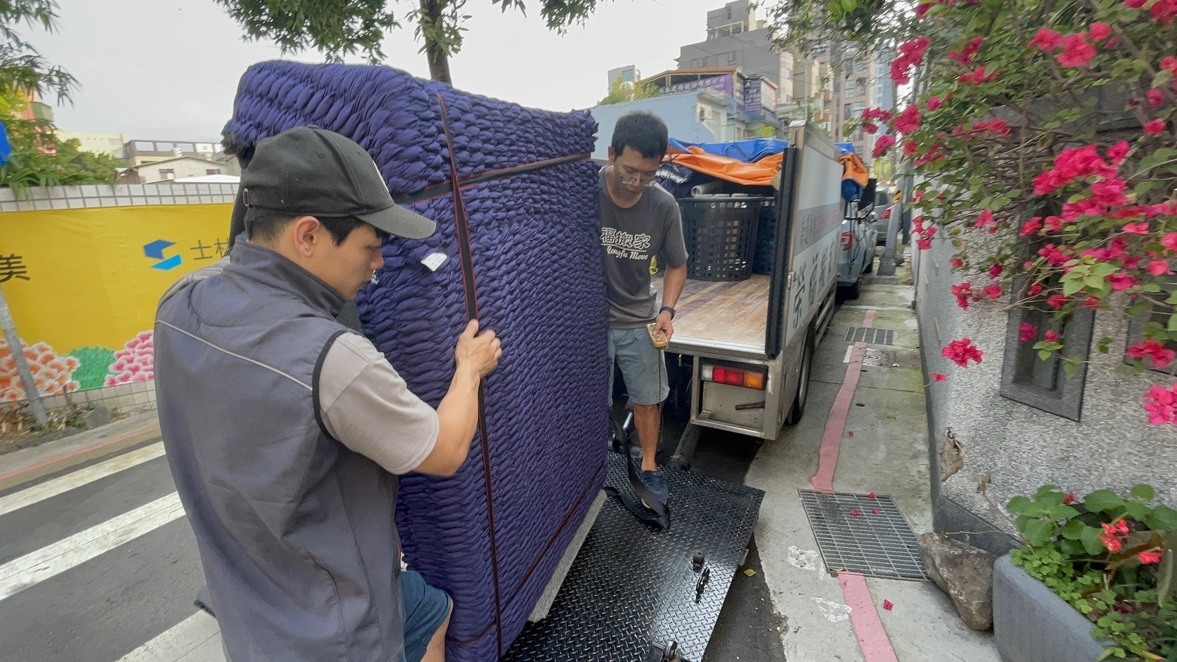 鋼琴搬運費用、搬重物【榮福搬家公司】搬平台式鋼琴、三角演奏琴搬運、單件重物搬運、石墩搬運、搬醫療床、搬石頭桌椅、搬電動床、搬洗衣機、搬披薩窯、精搬金庫、搬保險櫃、精搬魚缸、精搬鋼琴、跨縣市搬家、搬工計時、人力搬運、搬運、床墊搬運、搬醫療電動床、搬營業用冰箱、搬家具、搬家首選、吊掛搬運、吊家具搬運、特殊重物搬運、專搬重物、新北搬家公司推薦、搬家公司、基隆搬家、南港搬家、桃園搬家公司推薦、台北搬家公司推薦:大台北搬家,精緻包裝搬運「細膩包裝、專業搬運、用心服務、以客為尊」是榮福搬家公司的宗旨與精神。歡迎立即來電02-2651-2727專人服務。 鋼琴搬運費用、搬重物【榮福搬家公司】搬平台式鋼琴、三角演奏琴搬運、單件重物搬運、石墩搬運、搬醫療床、搬石頭桌椅、搬電動床、搬洗衣機、搬披薩窯、精搬金庫、搬保險櫃、精搬魚缸、精搬鋼琴、跨縣市搬家、搬工計時、人力搬運、搬運、床墊搬運、搬醫療電動床、搬營業用冰箱、搬家具、搬家首選、吊掛搬運、吊家具搬運、特殊重物搬運、專搬重物、新北搬家公司推薦、搬家公司、基隆搬家、南港搬家、桃園搬家公司推薦、台北搬家公司推薦:大台北搬家,精緻包裝搬運「細膩包裝、專業搬運、用心服務、以客為尊」是榮福搬家公司的宗旨與精神。歡迎立即來電02-2651-2727專人服務。