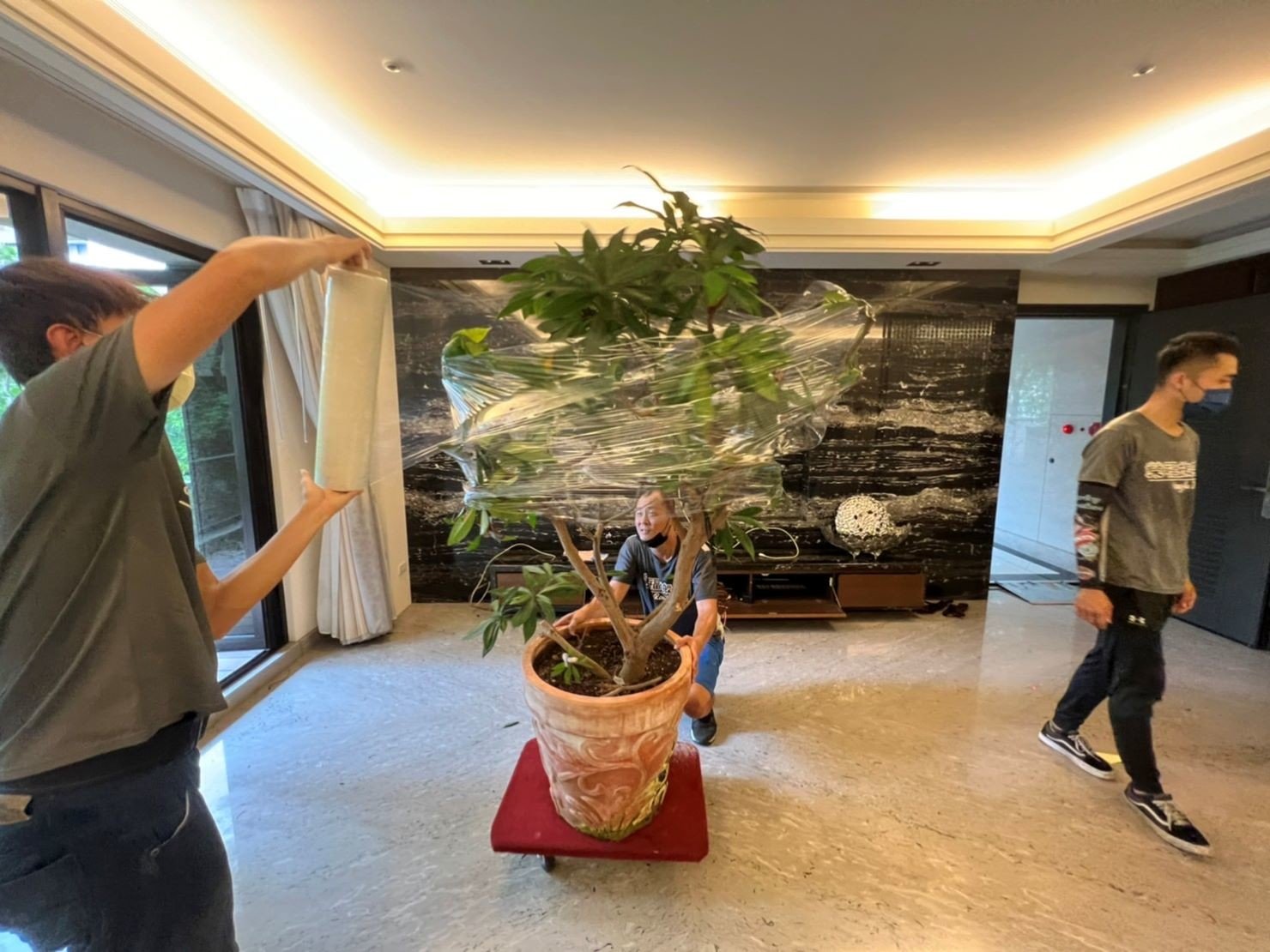 台北搬家吊掛搬運∣南港搬家吊掛搬運∣新北搬家吊掛搬運∣雙北搬家吊掛搬運∣汐止搬家吊掛搬運∣五股搬家吊掛搬運∣中永和搬家吊掛搬運∣板橋搬家吊掛搬運∣桃園搬家吊掛搬運推薦【榮福搬家】屬專業搬家細膩運唯一首選,累積20年各式各樣特殊重物的搬運經驗,專業敏捷快速完成您的各項搬運任務。榮福搬家具備精緻包裝搬運「細膩包裝、專業搬運、用心服務、以客為尊」是榮福搬家公司的宗旨與精神。歡迎立即來電02-2651-2727專人服務。 台北搬家吊掛搬運∣南港搬家吊掛搬運∣新北搬家吊掛搬運∣雙北搬家吊掛搬運∣汐止搬家吊掛搬運∣五股搬家吊掛搬運∣中永和搬家吊掛搬運∣板橋搬家吊掛搬運∣桃園搬家吊掛搬運推薦【榮福搬家】屬專業搬家細膩運唯一首選,累積20年各式各樣特殊重物的搬運經驗,專業敏捷快速完成您的各項搬運任務。榮福搬家具備精緻包裝搬運「細膩包裝、專業搬運、用心服務、以客為尊」是榮福搬家公司的宗旨與精神。歡迎立即來電02-2651-2727專人服務。