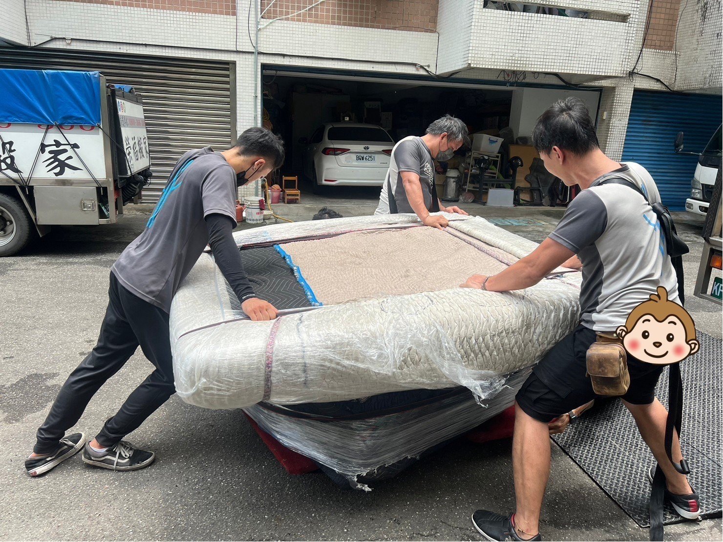 特殊搬運、搬重物【榮福搬家公司】單一家具搬運、原木桌、原木樹根茶桌、原木泡茶桌、實木桌、實木泡茶桌、專業搬運、進口原木餐桌、500公斤原木桌搬運、跨縣市搬家、搬工計時、人力搬運、搬家首選、吊掛搬運、特殊重物搬運、專搬重物、搬重物技巧、新北搬家公司推薦、搬家車、搬家公司、基隆搬家、南港搬家、桃園搬家公司推薦、台北搬家公司推薦:大台北搬家,精緻包裝搬運「細膩包裝、專業搬運、用心服務、以客為尊」是榮福搬家公司的宗旨與精神。歡迎立即來電02-2651-2727專人服務。 特殊搬運、搬重物【榮福搬家公司】單一家具搬運、原木桌、原木樹根茶桌、原木泡茶桌、實木桌、實木泡茶桌、專業搬運、進口原木餐桌、500公斤原木桌搬運、跨縣市搬家、搬工計時、人力搬運、搬家首選、吊掛搬運、特殊重物搬運、專搬重物、搬重物技巧、新北搬家公司推薦、搬家車、搬家公司、基隆搬家、南港搬家、桃園搬家公司推薦、台北搬家公司推薦:大台北搬家,精緻包裝搬運「細膩包裝、專業搬運、用心服務、以客為尊」是榮福搬家公司的宗旨與精神。歡迎立即來電02-2651-2727專人服務。