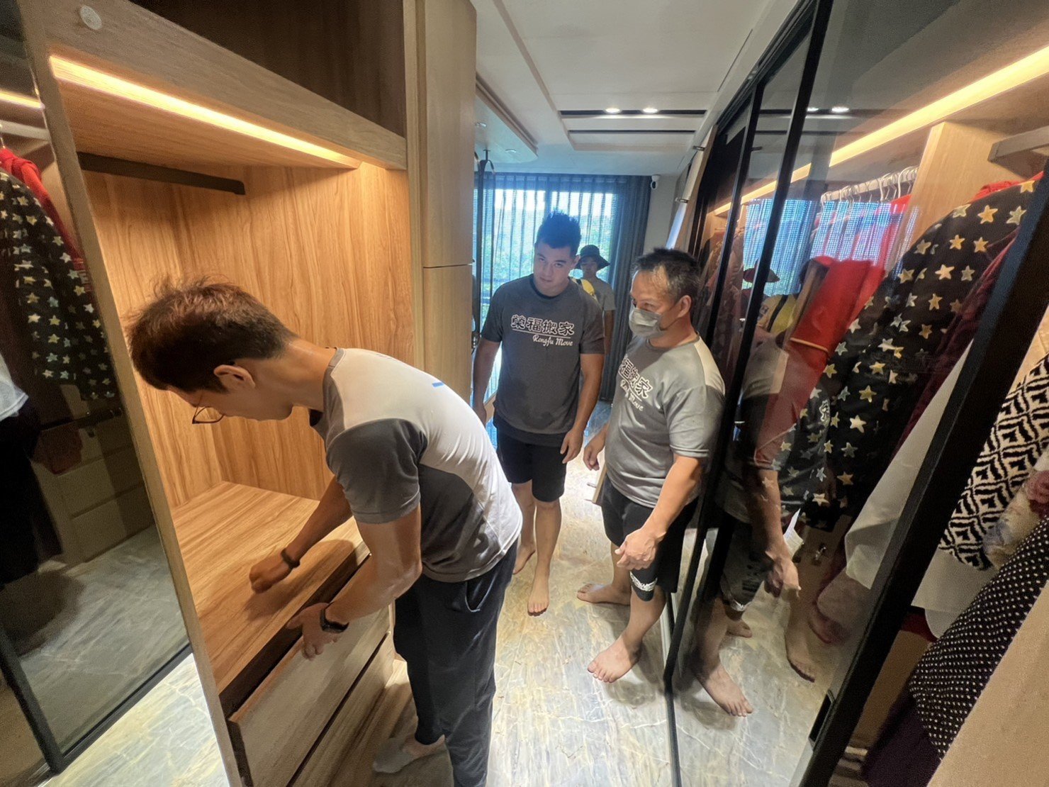 專搬公司行號保險箱、金庫,私人保險箱、金庫,搬家公司推薦、台北辦公室搬遷推薦【榮福搬家公司】台北公司行號金庫、保險箱搬遷、 南港公司行號金庫、保險箱搬遷、桃園公司行號金庫、保險箱搬遷、新北公司行號金庫、保險箱搬遷、基隆公司行號金庫、保險箱搬遷、特殊重物保險箱、金庫搬運、保險箱、金庫搬運、公司行號搬遷、台北公司行號金庫、保險箱清運、桃園公司行號金庫、保險箱清運、新北公司行號金庫、保險箱清運、政府機關搬遷、學校單位搬遷、精緻包裝、搬家紙箱、搬鐵櫃、搬保密文件、保密文件銷毀,針對顧客都秉持以用心實在專業搬家技巧,搬家實在用心值得您的信賴與選擇。歡迎來電咨詢02-2651-2727,榮福搬家有專員立即為您服務。 專搬公司行號保險箱、金庫,私人保險箱、金庫,搬家公司推薦、台北辦公室搬遷推薦【榮福搬家公司】台北公司行號金庫、保險箱搬遷、 南港公司行號金庫、保險箱搬遷、桃園公司行號金庫、保險箱搬遷、新北公司行號金庫、保險箱搬遷、基隆公司行號金庫、保險箱搬遷、特殊重物保險箱、金庫搬運、保險箱、金庫搬運、公司行號搬遷、台北公司行號金庫、保險箱清運、桃園公司行號金庫、保險箱清運、新北公司行號金庫、保險箱清運、政府機關搬遷、學校單位搬遷、精緻包裝、搬家紙箱、搬鐵櫃、搬保密文件、保密文件銷毀,針對顧客都秉持以用心實在專業搬家技巧,搬家實在用心值得您的信賴與選擇。歡迎來電咨詢02-2651-2727,榮福搬家有專員立即為您服務。