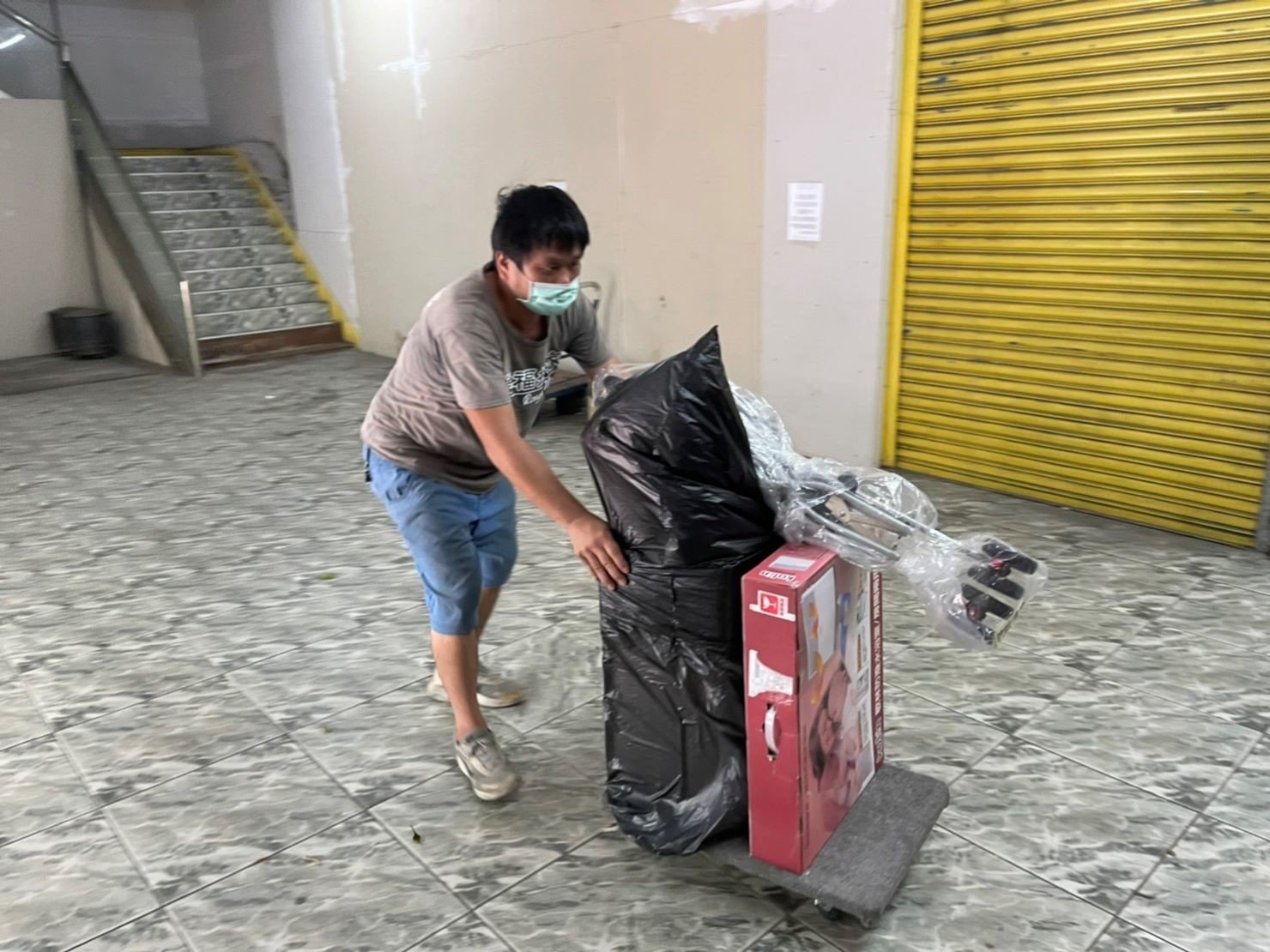 搬家公司推薦、新北搬家推薦【榮福搬家公司】南港搬家、桃園搬家公司推薦、台北搬家公司推薦、搬家具、冰箱搬運、基隆搬家、搬家電、床墊搬運、倉儲搬運、沙發搬運、搬茶几、床組拆裝、衣櫃拆裝、衣櫃搬運、洗衣機搬運、搬運餐桌、搬按摩椅、單件家具運送、跨縣市搬家、吊車搬家、吊車搬運、吊掛家具搬運、無痛搬家、大型家具搬運、家庭搬家、搬鋼琴、搬工計時、搬工服務、人力搬運、搬運、搬家紙箱,針對顧客都秉持以用心實在專業搬家技巧,搬家實在用心值得您的信賴與選擇。歡迎來電咨詢02-2651-2727,榮福搬家有專員立即為您服務。 搬家公司推薦、新北搬家推薦【榮福搬家公司】南港搬家、桃園搬家公司推薦、台北搬家公司推薦、搬家具、冰箱搬運、基隆搬家、搬家電、床墊搬運、倉儲搬運、沙發搬運、搬茶几、床組拆裝、衣櫃拆裝、衣櫃搬運、洗衣機搬運、搬運餐桌、搬按摩椅、單件家具運送、跨縣市搬家、吊車搬家、吊車搬運、吊掛家具搬運、無痛搬家、大型家具搬運、家庭搬家、搬鋼琴、搬工計時、搬工服務、人力搬運、搬運、搬家紙箱,針對顧客都秉持以用心實在專業搬家技巧,搬家實在用心值得您的信賴與選擇。歡迎來電咨詢02-2651-2727,榮福搬家有專員立即為您服務。