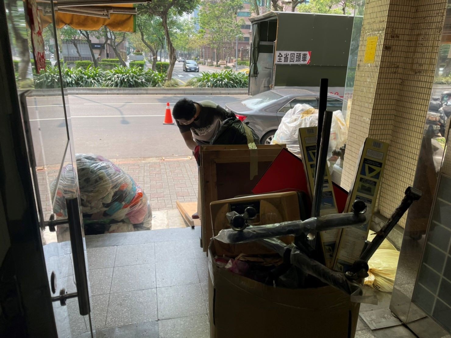 新北市垃圾清運、台北市垃圾清運、不要的家具怎麼辦、搬家公司推薦、新北搬家公司推薦【榮福搬家公司】南港搬家、桃園搬家公司推薦、桃園大型垃圾、台北搬家公司推薦、搬垃圾處理、家庭廢棄物清運、廢棄物處理、搬運廢棄物、家具垃圾處理、清運、搬家具、冰箱搬運、基隆搬家、大型家電回收清運、床墊搬運、搬衣櫃、大型家具丟棄、大型家具清運、搬公司行號、家庭垃圾清運公司、清垃圾、廢棄家具處理、廢棄家具清運、垃圾清運費用、搬家車,針對顧客都秉持以用心實在專業搬家技巧,搬家實在用心值得您的信賴與選擇。歡迎來電咨詢02-2651-2727,榮福搬家有專員立即為您服務。 新北市垃圾清運、台北市垃圾清運、不要的家具怎麼辦、搬家公司推薦、新北搬家公司推薦【榮福搬家公司】南港搬家、桃園搬家公司推薦、桃園大型垃圾、台北搬家公司推薦、搬垃圾處理、家庭廢棄物清運、廢棄物處理、搬運廢棄物、家具垃圾處理、清運、搬家具、冰箱搬運、基隆搬家、大型家電回收清運、床墊搬運、搬衣櫃、大型家具丟棄、大型家具清運、搬公司行號、家庭垃圾清運公司、清垃圾、廢棄家具處理、廢棄家具清運、垃圾清運費用、搬家車,針對顧客都秉持以用心實在專業搬家技巧,搬家實在用心值得您的信賴與選擇。歡迎來電咨詢02-2651-2727,榮福搬家有專員立即為您服務。