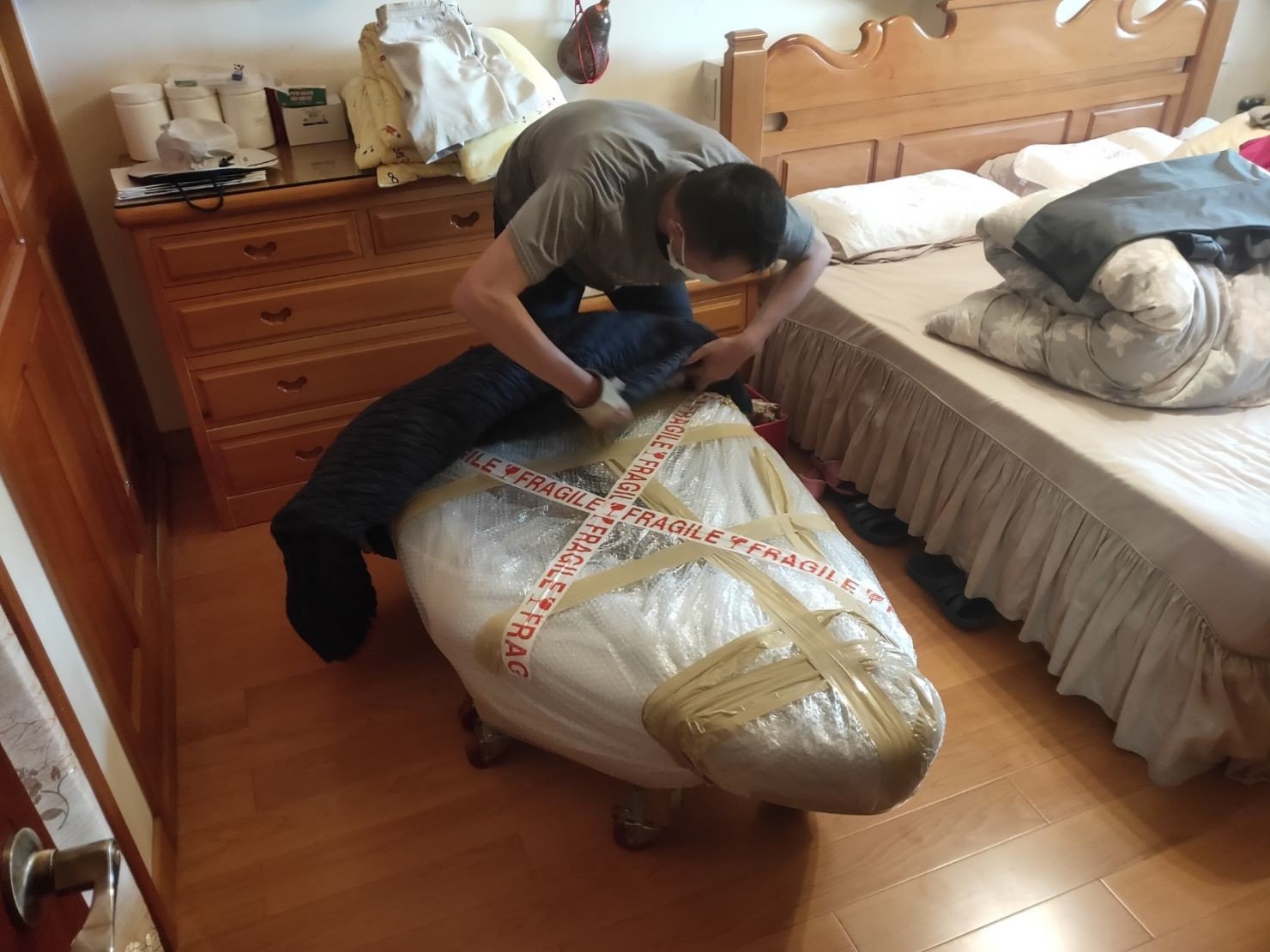 搬玉石、特殊搬運、搬重物【榮福搬家公司】特殊玉石搬運、搬特殊佛像、特殊景觀石頭桌椅搬運、搬造景石頭、石墩搬運、搬石頭桌椅、搬洗衣機、洗衣機怎麼搬、搬運洗衣機、按摩椅搬運、搬醫療床、電動床搬運、神明桌移動、精搬金庫、搬保險櫃、精搬魚缸、搬魚缸、精搬鋼琴、鋼琴搬運、家庭搬家、跨縣市搬家、搬工計時、人力搬運、搬運、冰箱搬運、搬大型家具、搬家首選、吊掛搬運、吊家具搬運、特殊重物搬運、專搬重物、搬重物技巧、新北搬家公司推薦、搬家車、搬家公司、基隆搬家、南港搬家、桃園搬家公司推薦、台北搬家公司推薦:大台北搬家,精緻包裝搬運「細膩包裝、專業搬運、用心服務、以客為尊」是榮福搬家公司的宗旨與精神。歡迎立即來電02-2651-2727專人服務。 搬玉石、特殊搬運、搬重物【榮福搬家公司】特殊玉石搬運、搬特殊佛像、特殊景觀石頭桌椅搬運、搬造景石頭、石墩搬運、搬石頭桌椅、搬洗衣機、洗衣機怎麼搬、搬運洗衣機、按摩椅搬運、搬醫療床、電動床搬運、神明桌移動、精搬金庫、搬保險櫃、精搬魚缸、搬魚缸、精搬鋼琴、鋼琴搬運、家庭搬家、跨縣市搬家、搬工計時、人力搬運、搬運、冰箱搬運、搬大型家具、搬家首選、吊掛搬運、吊家具搬運、特殊重物搬運、專搬重物、搬重物技巧、新北搬家公司推薦、搬家車、搬家公司、基隆搬家、南港搬家、桃園搬家公司推薦、台北搬家公司推薦:大台北搬家,精緻包裝搬運「細膩包裝、專業搬運、用心服務、以客為尊」是榮福搬家公司的宗旨與精神。歡迎立即來電02-2651-2727專人服務。