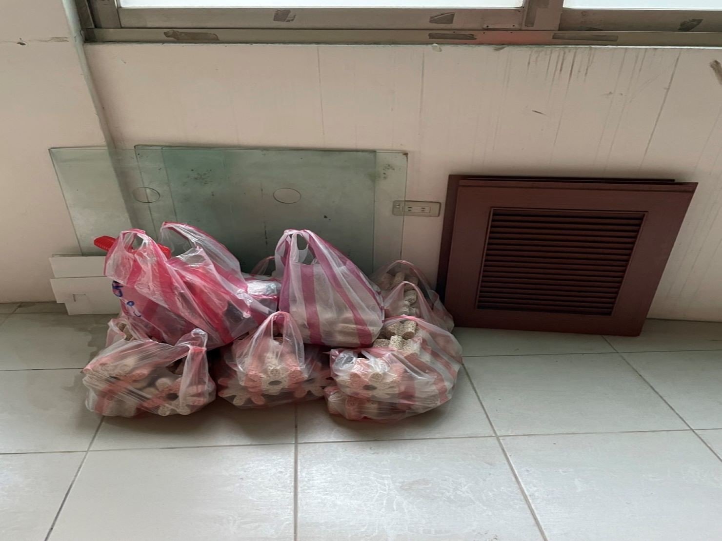 台北搬運6尺魚缸∣南港搬運6尺魚缸∣新北搬運6尺魚缸∣雙北搬運6尺魚缸∣汐止搬運6尺魚缸∣中永和搬運6尺魚缸∣板橋搬運6尺魚缸∣五股搬運6尺魚缸∣基隆搬運6尺魚缸∣桃園搬運6尺魚缸∣專業搬6尺魚缸【榮福搬家公司】具專業團隊擁有精緻包裝組及重物搬運組,能依據業主、顧客需求分派其專業團隊組,進行各尺魚缸專業安全搬運服務;給予最優質、放心各項搬家、搬運需求。 台北搬運6尺魚缸∣南港搬運6尺魚缸∣新北搬運6尺魚缸∣雙北搬運6尺魚缸∣汐止搬運6尺魚缸∣中永和搬運6尺魚缸∣板橋搬運6尺魚缸∣五股搬運6尺魚缸∣基隆搬運6尺魚缸∣桃園搬運6尺魚缸∣專業搬6尺魚缸【榮福搬家公司】具專業團隊擁有精緻包裝組及重物搬運組,能依據業主、顧客需求分派其專業團隊組,進行各尺魚缸專業安全搬運服務;給予最優質、放心各項搬家、搬運需求。