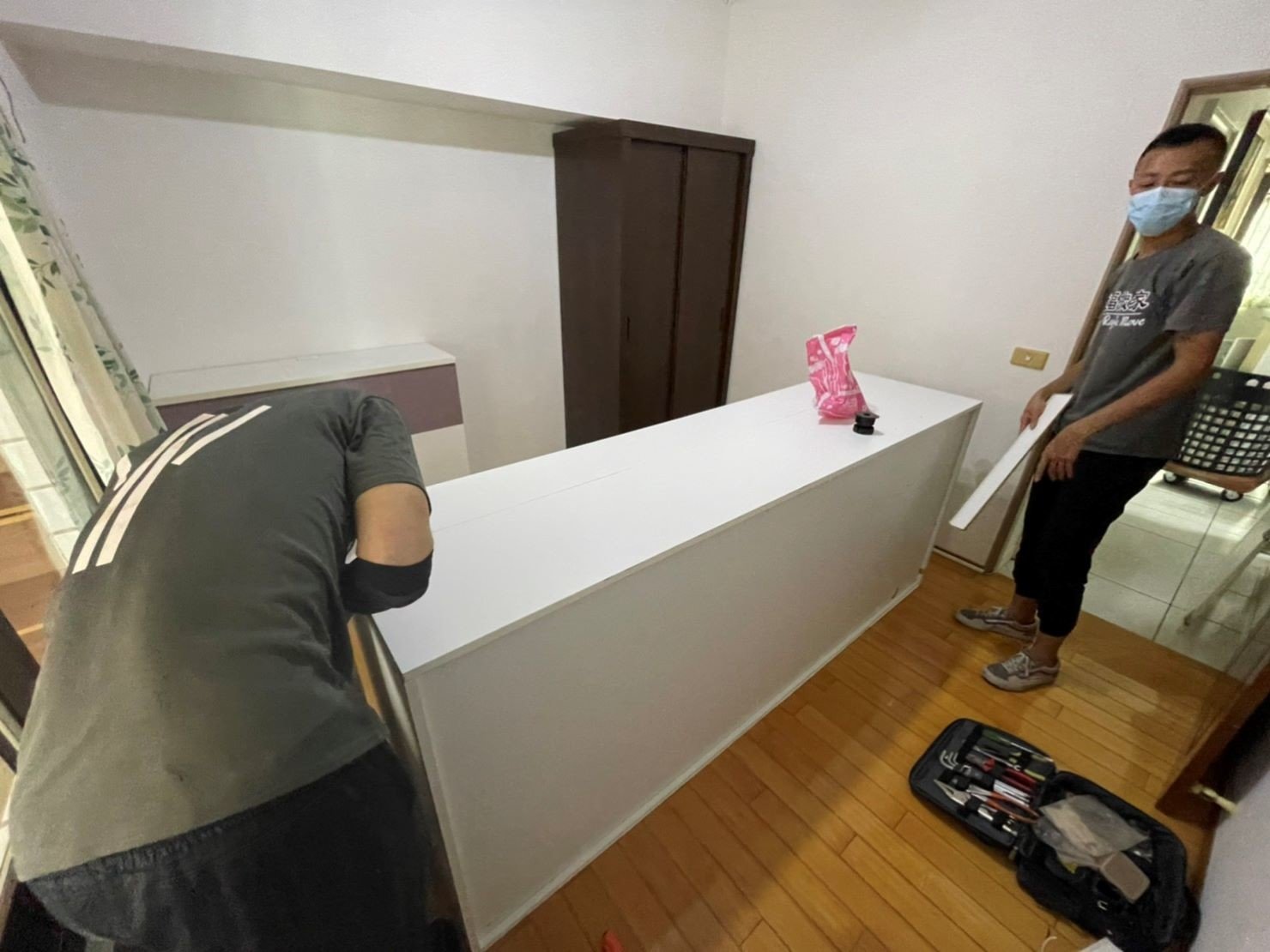 【榮福搬家公司】搬家首選、搬家公司推薦:IKEA、宜得利、B&Q等系統式家具拆裝找專業的榮福搬家就對了。優質搬家,包裝搬運「細膩包裝、專業搬運、用心服務、以客為尊」是榮福搬家公司的宗旨與精神。歡迎立即來電02-2651-2727專人服務。 【榮福搬家公司】搬家首選、搬家公司推薦:IKEA、宜得利、B&Q等系統式家具拆裝找專業的榮福搬家就對了。優質搬家,包裝搬運「細膩包裝、專業搬運、用心服務、以客為尊」是榮福搬家公司的宗旨與精神。歡迎立即來電02-2651-2727專人服務。