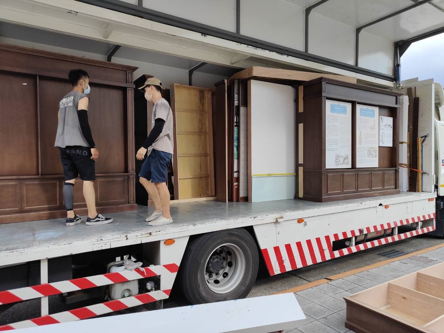 搬家公司推薦、台北搬家推薦【榮福搬家公司】南港搬家、桃園搬家公司推薦、新北搬家公司推薦、博物館搬遷、展覽館搬遷、企業搬運服務、政府機關搬遷、百貨專櫃遷移、學校單位搬遷、精緻包裝、廢棄物處理、搬工服務、人力搬運,針對顧客都秉持以用心實在專業搬家技巧,搬家實在用心值得您的信賴與選擇。歡迎來電咨詢02-2651-2727,榮福搬家有專員立即為您服務。 搬家公司推薦、台北搬家推薦【榮福搬家公司】南港搬家、桃園搬家公司推薦、新北搬家公司推薦、博物館搬遷、展覽館搬遷、企業搬運服務、政府機關搬遷、百貨專櫃遷移、學校單位搬遷、精緻包裝、廢棄物處理、搬工服務、人力搬運,針對顧客都秉持以用心實在專業搬家技巧,搬家實在用心值得您的信賴與選擇。歡迎來電咨詢02-2651-2727,榮福搬家有專員立即為您服務。