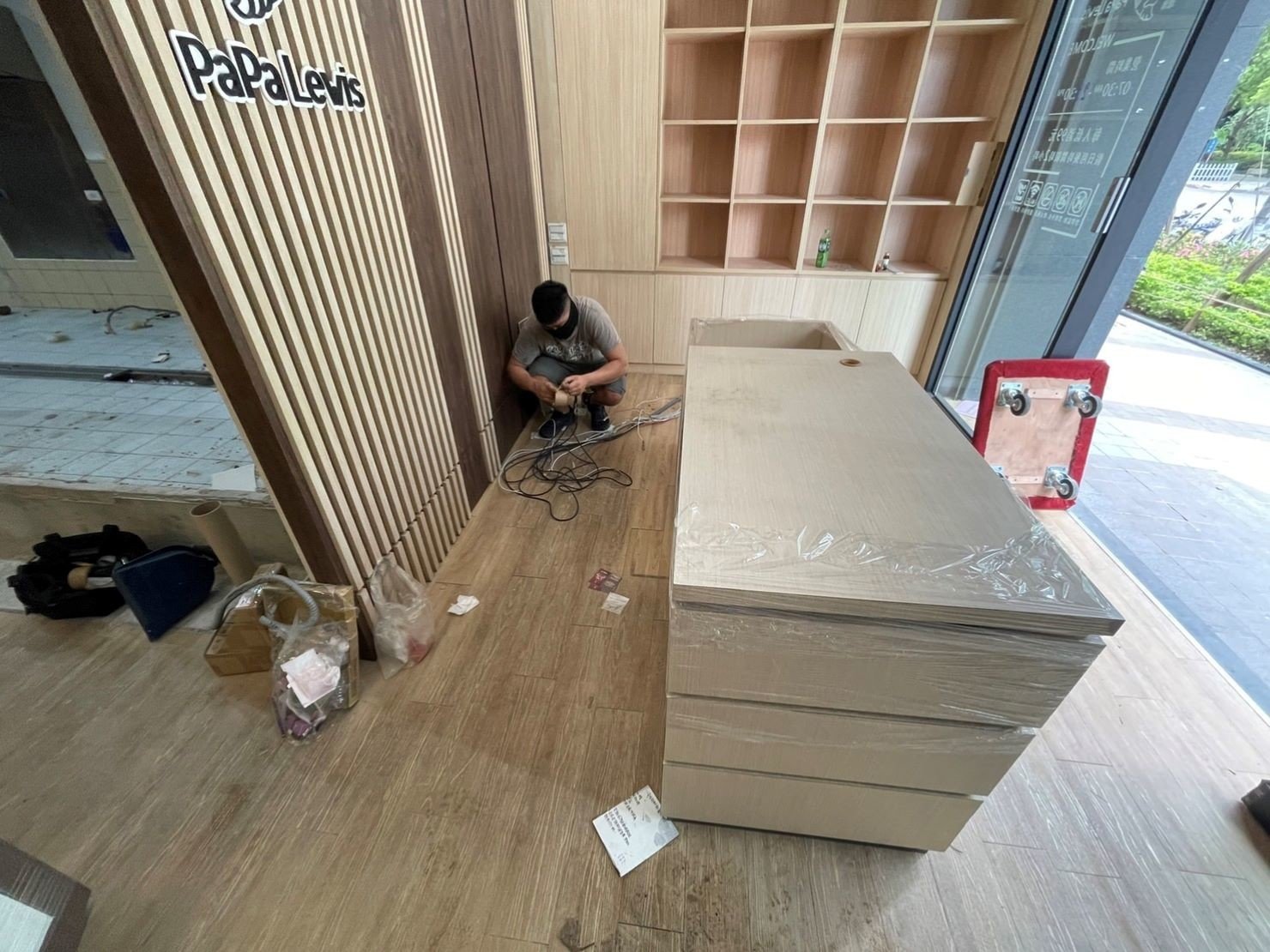 店面搬遷、搬家公司推薦、台北搬家推薦【榮福搬家公司】搬生財器具、搬冷凍櫃、搬冷藏冰箱、搬蛋糕櫃、搬冷藏工作臺、搬臥式冷凍櫃、搬工作檯、搬營業用蒸烤箱、南港搬家、桃園搬家公司推薦、新北搬家公司推薦、百貨公司進撤櫃、專櫃進撤櫃、企業搬運服務、搬公司行號、廠房遷移、公司行號搬遷、政府機關搬遷、百貨專櫃遷移、學校單位搬遷、大型設備搬遷、搬大型廚房設備、中央廚房搬遷、搬營業用冰箱、搬營業用製冰機、三層營業用烤箱搬運、搬工計時、搬工服務、人力搬運,針對顧客都秉持以用心實在專業搬家技巧,搬家實在用心值得您的信賴與選擇。歡迎來電咨詢02-2651-2727,榮福搬家有專員立即為您服務。 店面搬遷、搬家公司推薦、台北搬家推薦【榮福搬家公司】搬生財器具、搬冷凍櫃、搬冷藏冰箱、搬蛋糕櫃、搬冷藏工作臺、搬臥式冷凍櫃、搬工作檯、搬營業用蒸烤箱、南港搬家、桃園搬家公司推薦、新北搬家公司推薦、百貨公司進撤櫃、專櫃進撤櫃、企業搬運服務、搬公司行號、廠房遷移、公司行號搬遷、政府機關搬遷、百貨專櫃遷移、學校單位搬遷、大型設備搬遷、搬大型廚房設備、中央廚房搬遷、搬營業用冰箱、搬營業用製冰機、三層營業用烤箱搬運、搬工計時、搬工服務、人力搬運,針對顧客都秉持以用心實在專業搬家技巧,搬家實在用心值得您的信賴與選擇。歡迎來電咨詢02-2651-2727,榮福搬家有專員立即為您服務。
