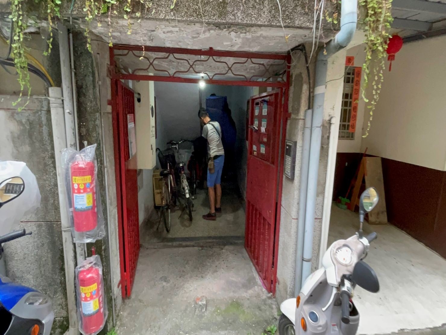 搬重物、專搬鋼琴【榮福搬家公司】搬醫療床、搬電動床、石墩搬運、搬石椅、搬洗衣機、搬披薩窯、精搬金庫、搬保險櫃、精搬魚缸、精搬鋼琴、跨縣市搬家、搬工派遣、搬運、床墊搬運、冰箱搬運、搬家具、大型家具搬運、家電搬運、搬家首選、吊掛搬運、吊家具搬運、特殊重物搬運、專搬重物、新北搬家推薦、搬家公司、基隆搬家、南港搬家、桃園搬家公司、台北搬家公司推薦:大台北搬家,精緻包裝搬運「細膩包裝、專業搬運、用心服務、以客為尊」是榮福搬家公司的宗旨與精神。歡迎立即來電02-2651-2727專人服務。 搬重物、專搬鋼琴【榮福搬家公司】搬醫療床、搬電動床、石墩搬運、搬石椅、搬洗衣機、搬披薩窯、精搬金庫、搬保險櫃、精搬魚缸、精搬鋼琴、跨縣市搬家、搬工派遣、搬運、床墊搬運、冰箱搬運、搬家具、大型家具搬運、家電搬運、搬家首選、吊掛搬運、吊家具搬運、特殊重物搬運、專搬重物、新北搬家推薦、搬家公司、基隆搬家、南港搬家、桃園搬家公司、台北搬家公司推薦:大台北搬家,精緻包裝搬運「細膩包裝、專業搬運、用心服務、以客為尊」是榮福搬家公司的宗旨與精神。歡迎立即來電02-2651-2727專人服務。
