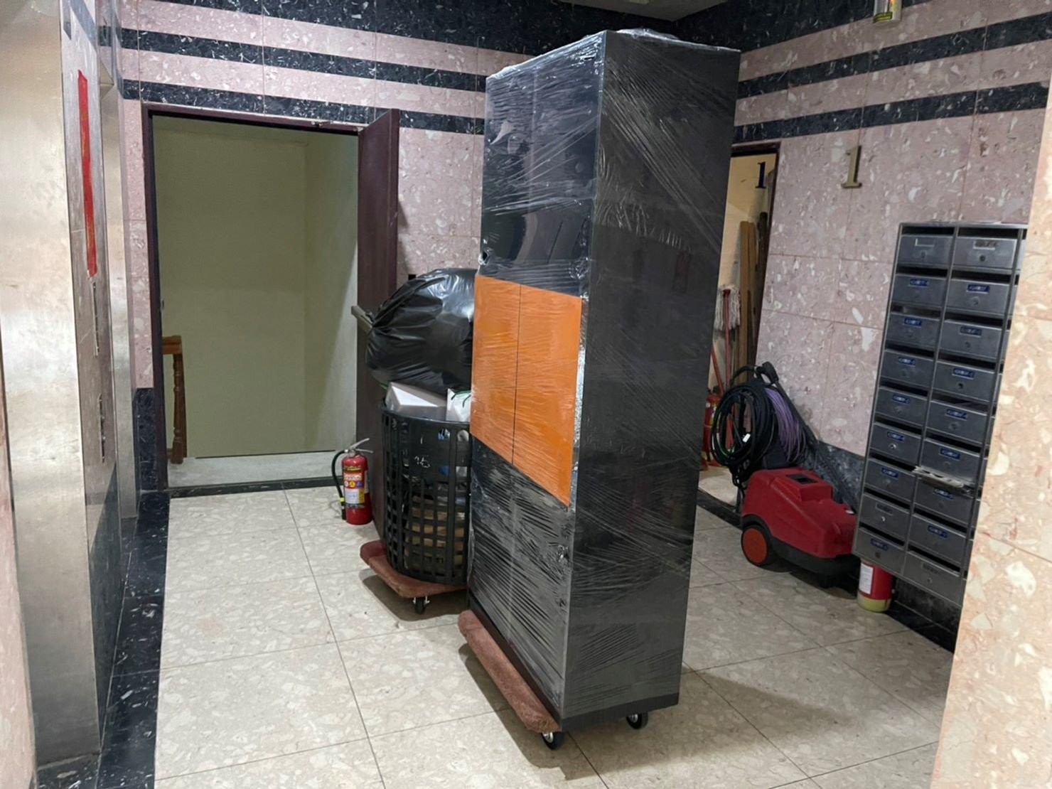 搬家公司推薦、新北搬家公司推薦【榮福搬家公司】南港搬家、桃園搬家公司推薦、台北搬家公司推薦、搬家具、冰箱搬運、基隆搬家、搬家電、床墊搬運、搬公司行號、金庫搬運、百貨公司進撤櫃、家庭搬家、精緻搬家、單件家具運送、鋼琴搬運、搬洗衣機、搬工計時、搬工服務、人力搬運、搬運、跨縣市搬家、搬家基本配備、搬家常見問題,針對顧客都秉持以用心實在專業搬家技巧,搬家實在用心值得您的信賴與選擇。歡迎來電咨詢02-2651-2727,榮福搬家有專員立即為您服務。 搬家公司推薦、新北搬家公司推薦【榮福搬家公司】南港搬家、桃園搬家公司推薦、台北搬家公司推薦、搬家具、冰箱搬運、基隆搬家、搬家電、床墊搬運、搬公司行號、金庫搬運、百貨公司進撤櫃、家庭搬家、精緻搬家、單件家具運送、鋼琴搬運、搬洗衣機、搬工計時、搬工服務、人力搬運、搬運、跨縣市搬家、搬家基本配備、搬家常見問題,針對顧客都秉持以用心實在專業搬家技巧,搬家實在用心值得您的信賴與選擇。歡迎來電咨詢02-2651-2727,榮福搬家有專員立即為您服務。