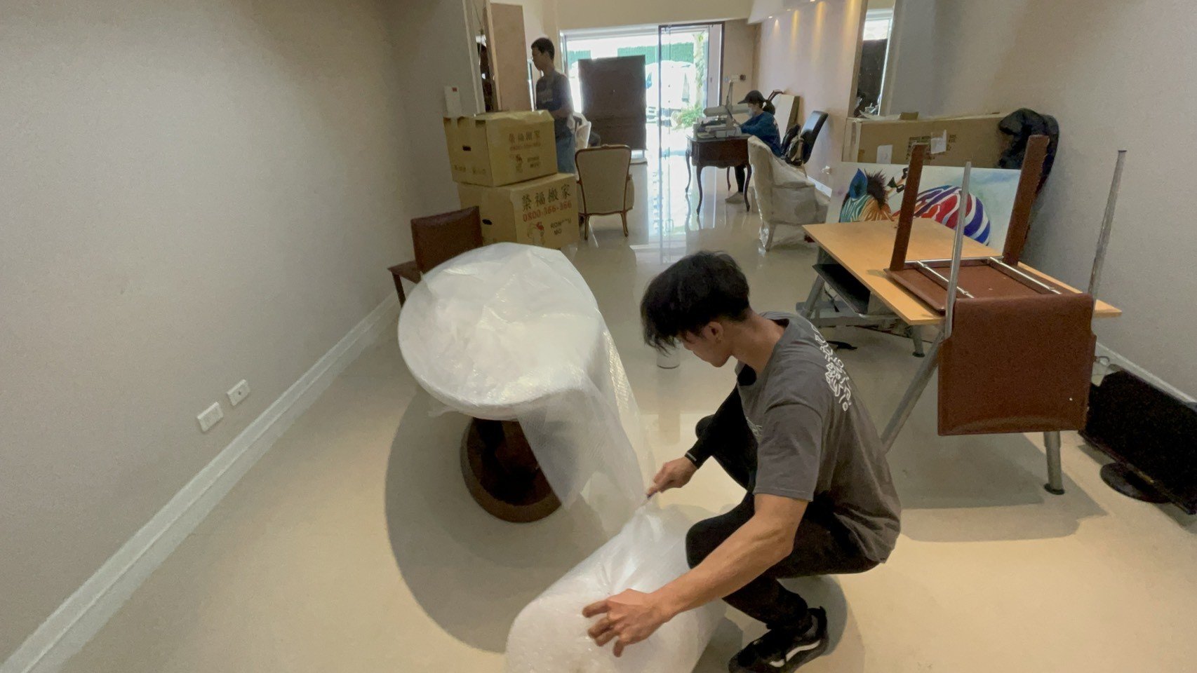 專搬重物、搬家公司推薦、新北搬家公司推薦【榮福搬家公司】基隆搬家、南港搬家、桃園搬家公司推薦、家庭搬家、精緻搬家、精緻包裝、打包裝箱、跨縣市搬家、搬工計時、人工搬運、床墊搬運、冰箱搬運、搬家具、搬家首選、吊掛搬運、吊家具搬運、搬家紙箱、氣泡捲、膠膜、黃色透明膠帶、大型家具搬運、搬木製家具、搬大理石桌、台北搬家公司推薦:大台北搬家,精緻包裝搬運「細膩包裝、專業搬運、用心服務、以客為尊」是榮福搬家公司的宗旨與精神。歡迎立即來電02-2651-2727專人服務。 專搬重物、搬家公司推薦、新北搬家公司推薦【榮福搬家公司】基隆搬家、南港搬家、桃園搬家公司推薦、家庭搬家、精緻搬家、精緻包裝、打包裝箱、跨縣市搬家、搬工計時、人工搬運、床墊搬運、冰箱搬運、搬家具、搬家首選、吊掛搬運、吊家具搬運、搬家紙箱、氣泡捲、膠膜、黃色透明膠帶、大型家具搬運、搬木製家具、搬大理石桌、台北搬家公司推薦:大台北搬家,精緻包裝搬運「細膩包裝、專業搬運、用心服務、以客為尊」是榮福搬家公司的宗旨與精神。歡迎立即來電02-2651-2727專人服務。