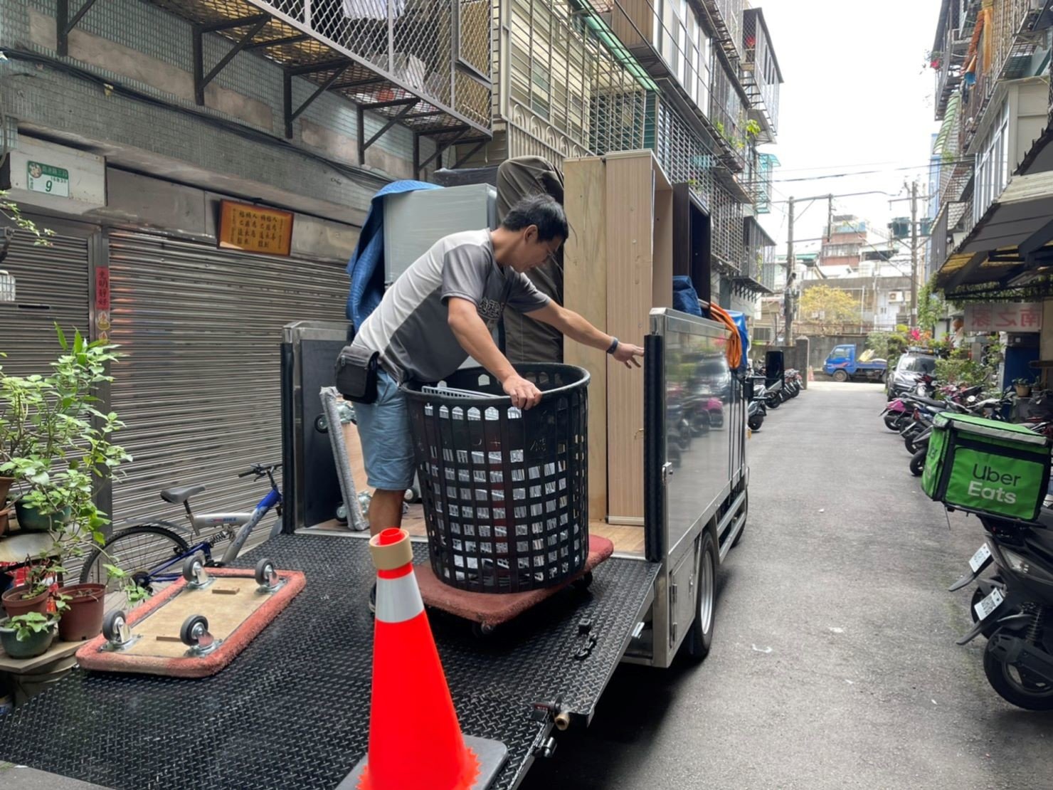搬家公司推薦、新北搬家推薦、搬家首選【榮福搬家公司】南港搬家、桃園搬家公司推薦、台北搬家公司推薦、搬運大型家具、冰箱搬運、基隆搬家、大型家電搬運、床墊搬運、搬營業用冰箱、家庭搬家、鋼琴搬運、搬工、搬運、搬家紙箱、跨縣市搬家、搬家車、搬家估價,針對顧客都秉持以用心實在專業搬家技巧,搬家實在用心值得您的信賴與選擇。歡迎來電咨詢02-2651-2727,榮福搬家有專員立即為您服務。系統式家具拆裝找專業的榮福搬家就對了。 搬家公司推薦、新北搬家推薦、搬家首選【榮福搬家公司】南港搬家、桃園搬家公司推薦、台北搬家公司推薦、搬運大型家具、冰箱搬運、基隆搬家、大型家電搬運、床墊搬運、搬營業用冰箱、家庭搬家、鋼琴搬運、搬工、搬運、搬家紙箱、跨縣市搬家、搬家車、搬家估價,針對顧客都秉持以用心實在專業搬家技巧,搬家實在用心值得您的信賴與選擇。歡迎來電咨詢02-2651-2727,榮福搬家有專員立即為您服務。系統式家具拆裝找專業的榮福搬家就對了。
