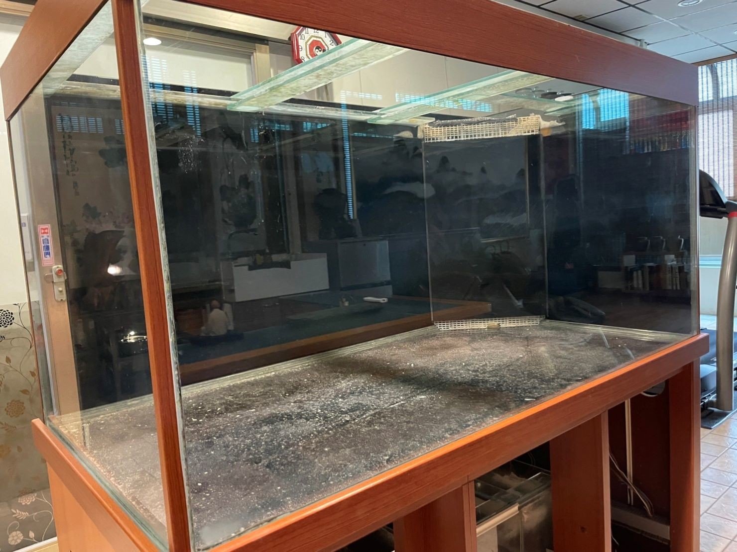 台北搬運6尺魚缸∣南港搬運6尺魚缸∣新北搬運6尺魚缸∣雙北搬運6尺魚缸∣汐止搬運6尺魚缸∣中永和搬運6尺魚缸∣板橋搬運6尺魚缸∣五股搬運6尺魚缸∣基隆搬運6尺魚缸∣桃園搬運6尺魚缸∣專業搬6尺魚缸【榮福搬家公司】具專業團隊擁有精緻包裝組及重物搬運組,能依據業主、顧客需求分派其專業團隊組,進行各尺魚缸專業安全搬運服務;給予最優質、放心各項搬家、搬運需求。 台北搬運6尺魚缸∣南港搬運6尺魚缸∣新北搬運6尺魚缸∣雙北搬運6尺魚缸∣汐止搬運6尺魚缸∣中永和搬運6尺魚缸∣板橋搬運6尺魚缸∣五股搬運6尺魚缸∣基隆搬運6尺魚缸∣桃園搬運6尺魚缸∣專業搬6尺魚缸【榮福搬家公司】具專業團隊擁有精緻包裝組及重物搬運組,能依據業主、顧客需求分派其專業團隊組,進行各尺魚缸專業安全搬運服務;給予最優質、放心各項搬家、搬運需求。