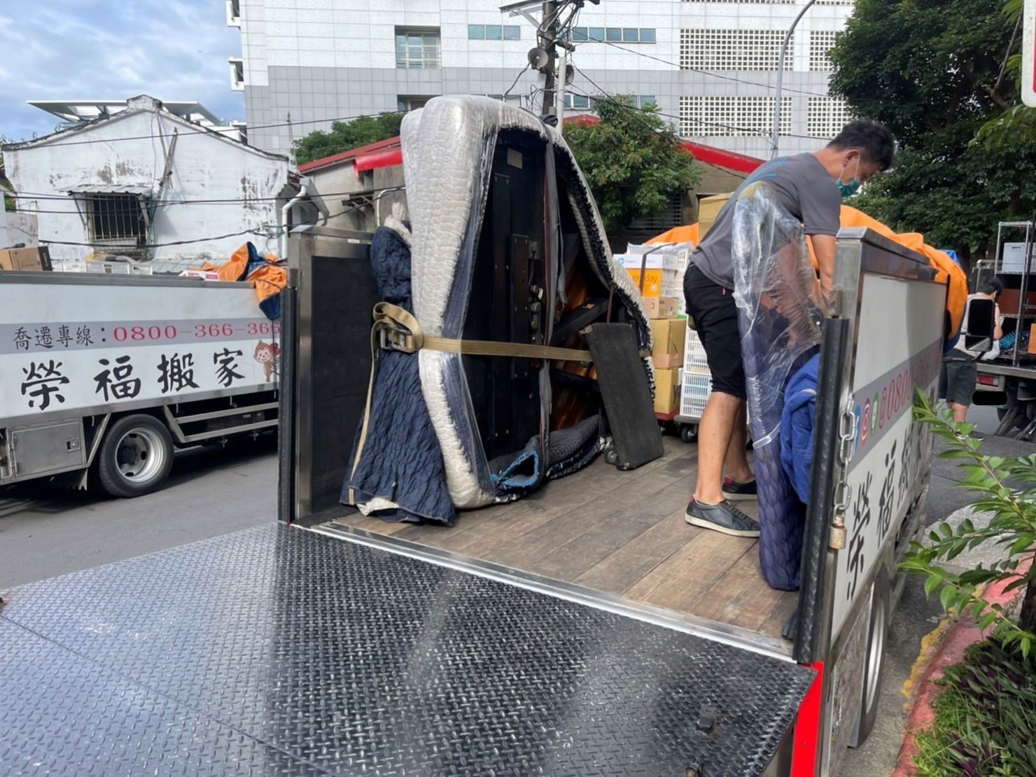 特殊搬運、搬重物【榮福搬家公司】精緻包裝鋼琴、演奏鋼琴、三角鋼琴、鋼琴搬運、三角鋼琴以樓梯搬運、演奏鋼琴以樓梯搬運、演奏平台式鋼琴以樓梯辦運、音樂廳平台式鋼琴搬運、演奏會平台式鋼琴搬運、飯店平台式鋼琴搬運、跨縣市搬鋼琴、鋼琴室內移動、搬鋼琴首選、鋼琴吊掛搬運、專搬重物、搬重物技巧、新北鋼琴搬運公司推薦、大台北鋼琴搬運公司、桃園鋼琴搬運公司、新竹鋼琴搬運公司、台北搬家公司推薦:大台北搬家,精緻包裝搬運「細膩包裝、專業搬運、用心服務、以客為尊」是榮福搬家公司的宗旨與精神。歡迎立即來電02-2651-2727專人服務。 特殊搬運、搬重物【榮福搬家公司】精緻包裝鋼琴、演奏鋼琴、三角鋼琴、鋼琴搬運、三角鋼琴以樓梯搬運、演奏鋼琴以樓梯搬運、演奏平台式鋼琴以樓梯辦運、音樂廳平台式鋼琴搬運、演奏會平台式鋼琴搬運、飯店平台式鋼琴搬運、跨縣市搬鋼琴、鋼琴室內移動、搬鋼琴首選、鋼琴吊掛搬運、專搬重物、搬重物技巧、新北鋼琴搬運公司推薦、大台北鋼琴搬運公司、桃園鋼琴搬運公司、新竹鋼琴搬運公司、台北搬家公司推薦:大台北搬家,精緻包裝搬運「細膩包裝、專業搬運、用心服務、以客為尊」是榮福搬家公司的宗旨與精神。歡迎立即來電02-2651-2727專人服務。