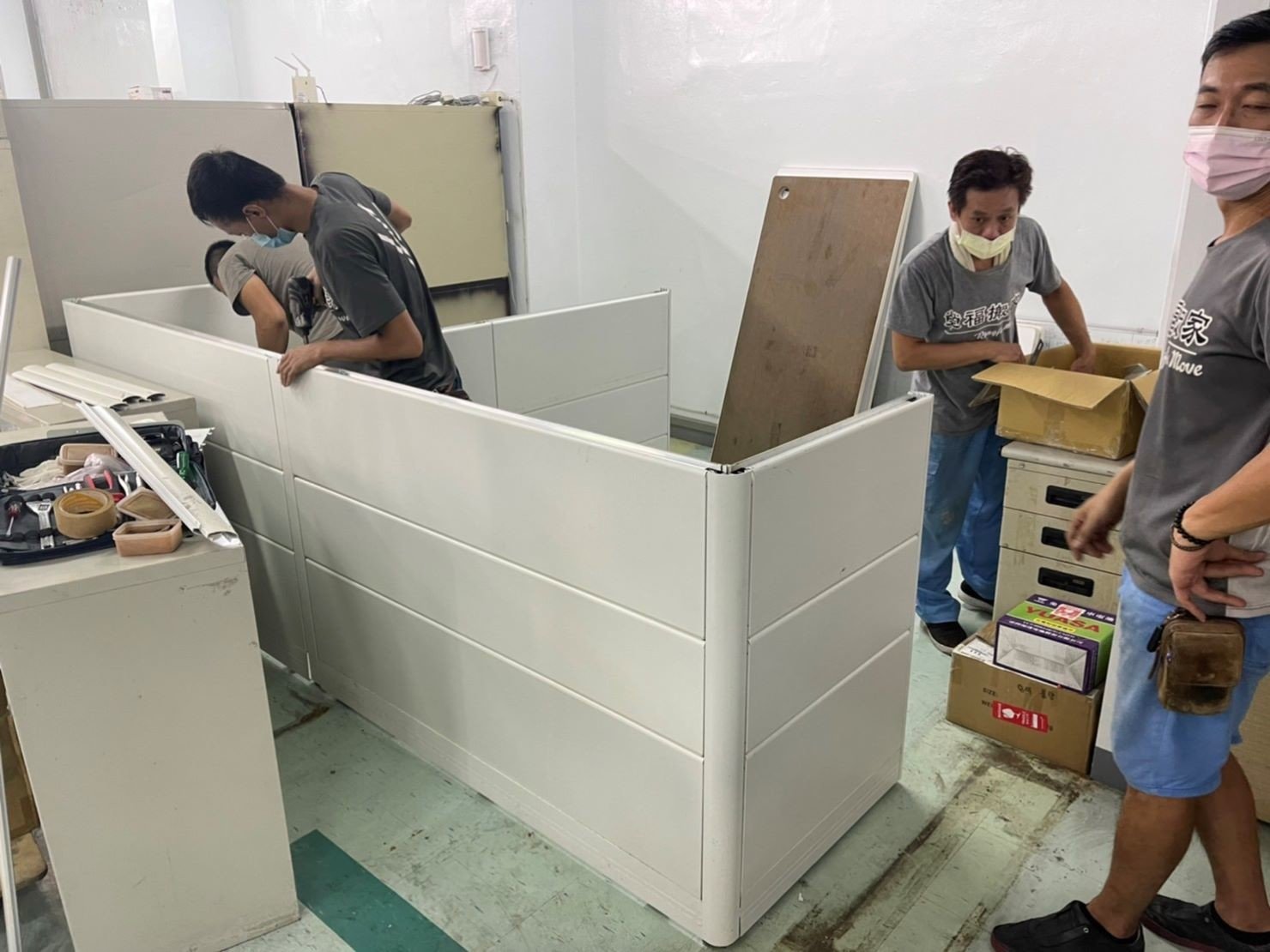 搬家公司推薦、台北搬家推薦【榮福搬家公司】搬遷估價、南港搬家、桃園搬家公司推薦、新北搬家公司推薦、基隆搬家、搬沙發、搬保險箱、金庫搬運、搬活動櫃、搬公文櫃、搬保密櫃、搬辦公桌、旋轉椅、辦公椅、搬資料櫃、辦公室遷移、搬會客桌、碎紙機、印表機、搬玻璃櫥櫃、會議桌搬運、OA屏風拆裝、事務機搬運、搬電腦設備、公司行號搬遷、政府機關搬遷、學校單位搬遷、精緻包裝、搬家紙箱、搬鐵櫃、搬保密文件、保密文件銷毀、搬工計時、搬工服務、人力搬運,針對顧客都秉持以用心實在專業搬家技巧,搬家實在用心值得您的信賴與選擇。歡迎來電咨詢02-2651-2727,榮福搬家有專員立即為您服務。 搬家公司推薦、台北搬家推薦【榮福搬家公司】搬遷估價、南港搬家、桃園搬家公司推薦、新北搬家公司推薦、基隆搬家、搬沙發、搬保險箱、金庫搬運、搬活動櫃、搬公文櫃、搬保密櫃、搬辦公桌、旋轉椅、辦公椅、搬資料櫃、辦公室遷移、搬會客桌、碎紙機、印表機、搬玻璃櫥櫃、會議桌搬運、OA屏風拆裝、事務機搬運、搬電腦設備、公司行號搬遷、政府機關搬遷、學校單位搬遷、精緻包裝、搬家紙箱、搬鐵櫃、搬保密文件、保密文件銷毀、搬工計時、搬工服務、人力搬運,針對顧客都秉持以用心實在專業搬家技巧,搬家實在用心值得您的信賴與選擇。歡迎來電咨詢02-2651-2727,榮福搬家有專員立即為您服務。