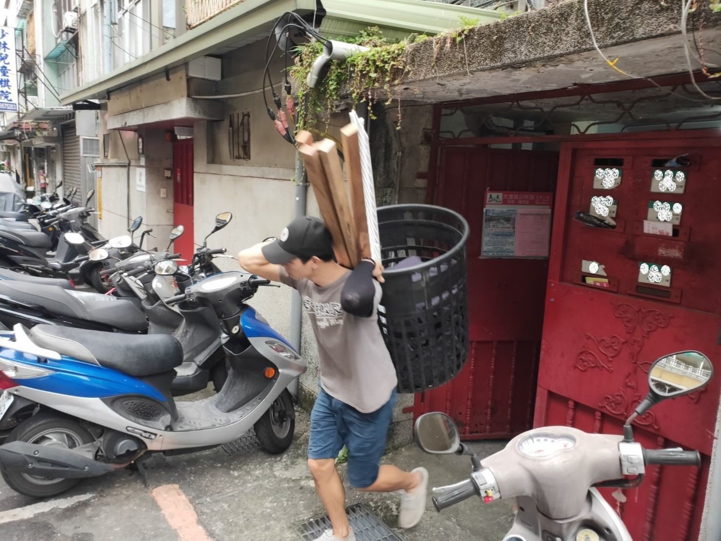 搬重物、專搬鋼琴【榮福搬家公司】搬醫療床、搬電動床、石墩搬運、搬石椅、搬洗衣機、搬披薩窯、精搬金庫、搬保險櫃、精搬魚缸、精搬鋼琴、跨縣市搬家、搬工派遣、搬運、床墊搬運、冰箱搬運、搬家具、大型家具搬運、家電搬運、搬家首選、吊掛搬運、吊家具搬運、特殊重物搬運、專搬重物、新北搬家推薦、搬家公司、基隆搬家、南港搬家、桃園搬家公司、台北搬家公司推薦:大台北搬家,精緻包裝搬運「細膩包裝、專業搬運、用心服務、以客為尊」是榮福搬家公司的宗旨與精神。歡迎立即來電02-2651-2727專人服務。 搬重物、專搬鋼琴【榮福搬家公司】搬醫療床、搬電動床、石墩搬運、搬石椅、搬洗衣機、搬披薩窯、精搬金庫、搬保險櫃、精搬魚缸、精搬鋼琴、跨縣市搬家、搬工派遣、搬運、床墊搬運、冰箱搬運、搬家具、大型家具搬運、家電搬運、搬家首選、吊掛搬運、吊家具搬運、特殊重物搬運、專搬重物、新北搬家推薦、搬家公司、基隆搬家、南港搬家、桃園搬家公司、台北搬家公司推薦:大台北搬家,精緻包裝搬運「細膩包裝、專業搬運、用心服務、以客為尊」是榮福搬家公司的宗旨與精神。歡迎立即來電02-2651-2727專人服務。