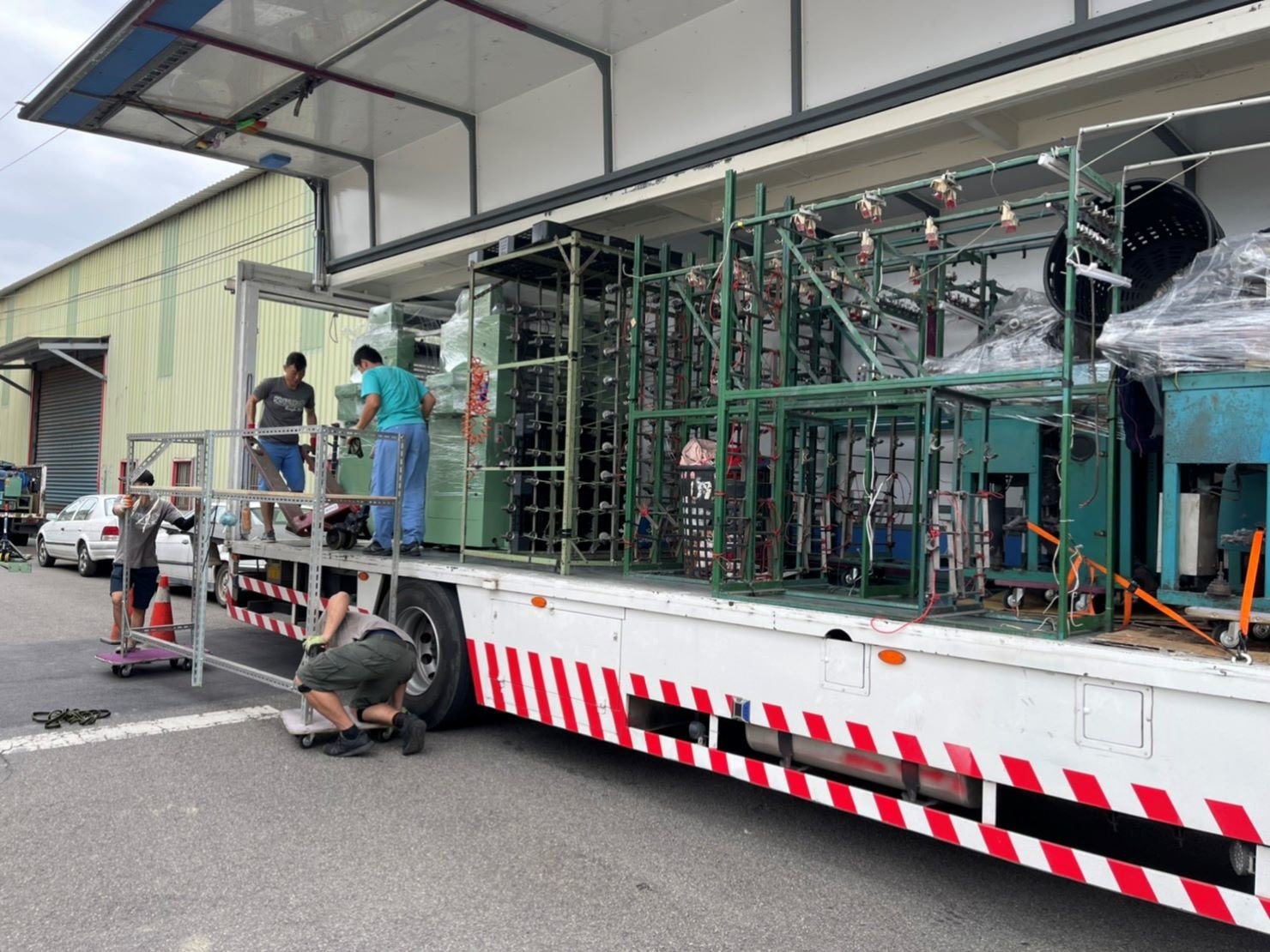 廠房遷移、搬製帶機器、搬重物【榮福搬家公司】大型織帶機搬運、公司行號搬遷、石墩搬運、搬石椅、搬石頭桌、搬洗衣機、搬披薩窯、精搬金庫、搬保險櫃、精搬魚缸、精搬鋼琴、搬醫療床、大型健身器材搬運、大型廚具設備搬運、各式各樣機台搬運、跨縣市搬家、搬工計時、人力搬運、搬運、搬床墊、營業用冰箱搬運、大型家具運送、重物搬運首選、吊掛搬運、吊家具搬運、特殊重物搬運、專搬重物、重物搬運器、手動油壓拖板車、新北搬家推薦、搬家公司、基隆搬家、南港搬家、桃園搬家公司、台北搬家公司推薦:大台北搬家,精緻包裝搬運「細膩包裝、專業搬運、用心服務、以客為尊」是榮福搬家公司的宗旨與精神。歡迎立即來電02-2651-2727專人服務。 廠房遷移、搬製帶機器、搬重物【榮福搬家公司】大型織帶機搬運、公司行號搬遷、石墩搬運、搬石椅、搬石頭桌、搬洗衣機、搬披薩窯、精搬金庫、搬保險櫃、精搬魚缸、精搬鋼琴、搬醫療床、大型健身器材搬運、大型廚具設備搬運、各式各樣機台搬運、跨縣市搬家、搬工計時、人力搬運、搬運、搬床墊、營業用冰箱搬運、大型家具運送、重物搬運首選、吊掛搬運、吊家具搬運、特殊重物搬運、專搬重物、重物搬運器、手動油壓拖板車、新北搬家推薦、搬家公司、基隆搬家、南港搬家、桃園搬家公司、台北搬家公司推薦:大台北搬家,精緻包裝搬運「細膩包裝、專業搬運、用心服務、以客為尊」是榮福搬家公司的宗旨與精神。歡迎立即來電02-2651-2727專人服務。