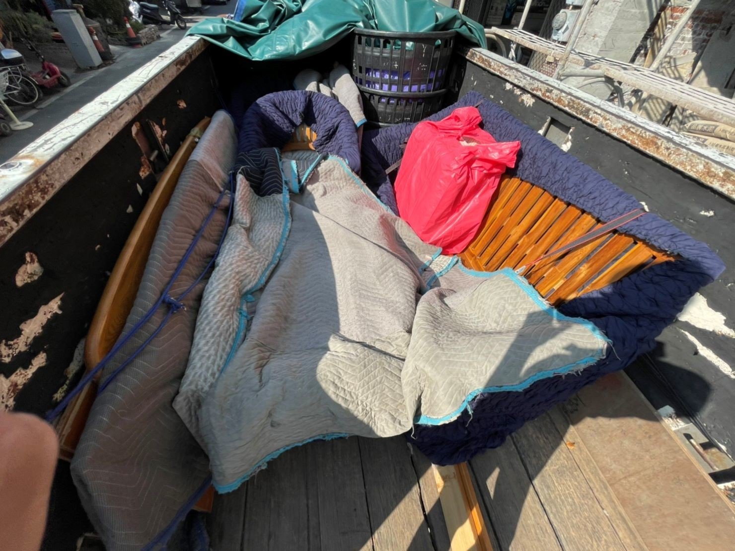 搬家公司推薦、新北搬家推薦【榮福搬家公司】南港搬家、桃園搬家公司推薦、台北搬家公司推薦、搬家具、大型家具搬運、冰箱搬運、基隆搬家、大型家電搬運、床墊搬運、搬公司行號、家庭搬家、搬鋼琴、搬工、搬運、搬家紙箱、跨縣市搬家、長途搬家、單件家具運送、單一物件搬運、搬家估價、搬家車、搬家公司好評推薦,針對顧客都秉持以用心實在專業搬家技巧,搬家實在用心值得您的信賴與選擇。歡迎來電咨詢02-2651-2727,榮福搬家有專員立即為您服務。 搬家公司推薦、新北搬家推薦【榮福搬家公司】南港搬家、桃園搬家公司推薦、台北搬家公司推薦、搬家具、大型家具搬運、冰箱搬運、基隆搬家、大型家電搬運、床墊搬運、搬公司行號、家庭搬家、搬鋼琴、搬工、搬運、搬家紙箱、跨縣市搬家、長途搬家、單件家具運送、單一物件搬運、搬家估價、搬家車、搬家公司好評推薦,針對顧客都秉持以用心實在專業搬家技巧,搬家實在用心值得您的信賴與選擇。歡迎來電咨詢02-2651-2727,榮福搬家有專員立即為您服務。
