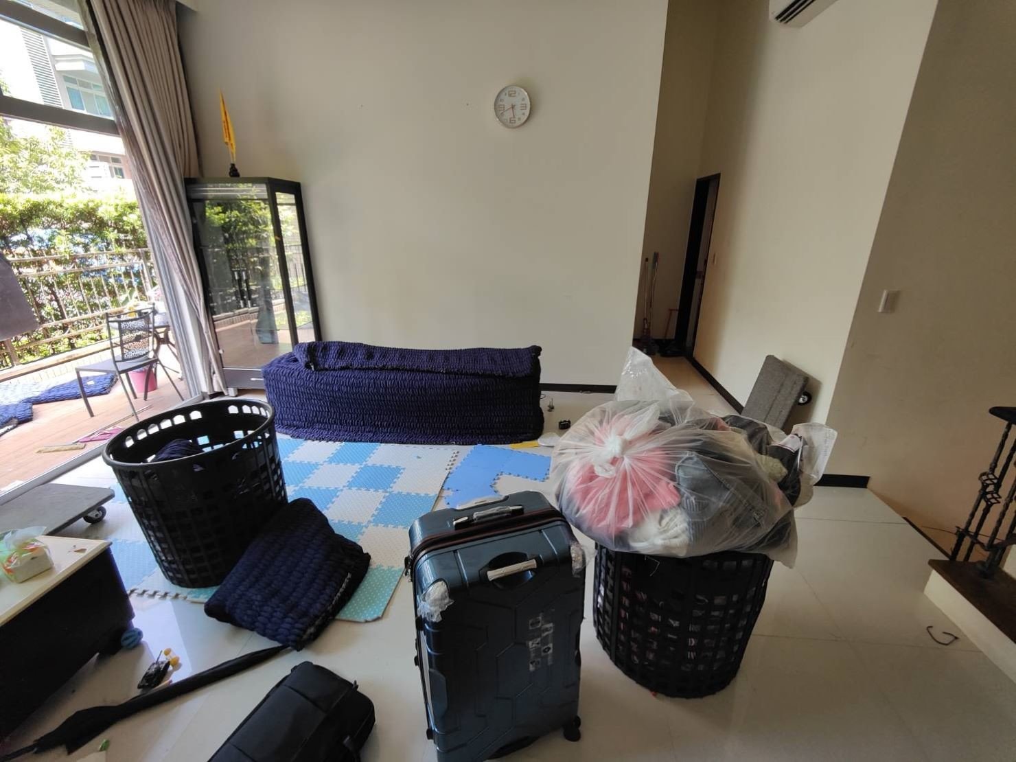 搬家具、冰箱搬運、基隆搬家、搬家電、床墊搬運、搬衣櫃、搬大型家具、搬公司行號、家庭搬家、搬鋼琴、搬工計時、人工搬運、搬運、搬家紙箱,針對顧客都秉持以用心實在專業搬家技巧,搬家實在用心值得您的信賴與選擇。【榮福搬家公司】搬家首選、搬家公司推薦:優質搬家,包裝搬運「細膩包裝、專業搬運、用心服務、以客為尊」是榮福搬家公司的宗旨與精神。歡迎立即來電02-2651-2727專人服務。系統式家具拆裝找專業的榮福搬家就對了。 搬家具、冰箱搬運、基隆搬家、搬家電、床墊搬運、搬衣櫃、搬大型家具、搬公司行號、家庭搬家、搬鋼琴、搬工計時、人工搬運、搬運、搬家紙箱,針對顧客都秉持以用心實在專業搬家技巧,搬家實在用心值得您的信賴與選擇。【榮福搬家公司】搬家首選、搬家公司推薦:優質搬家,包裝搬運「細膩包裝、專業搬運、用心服務、以客為尊」是榮福搬家公司的宗旨與精神。歡迎立即來電02-2651-2727專人服務。系統式家具拆裝找專業的榮福搬家就對了。
