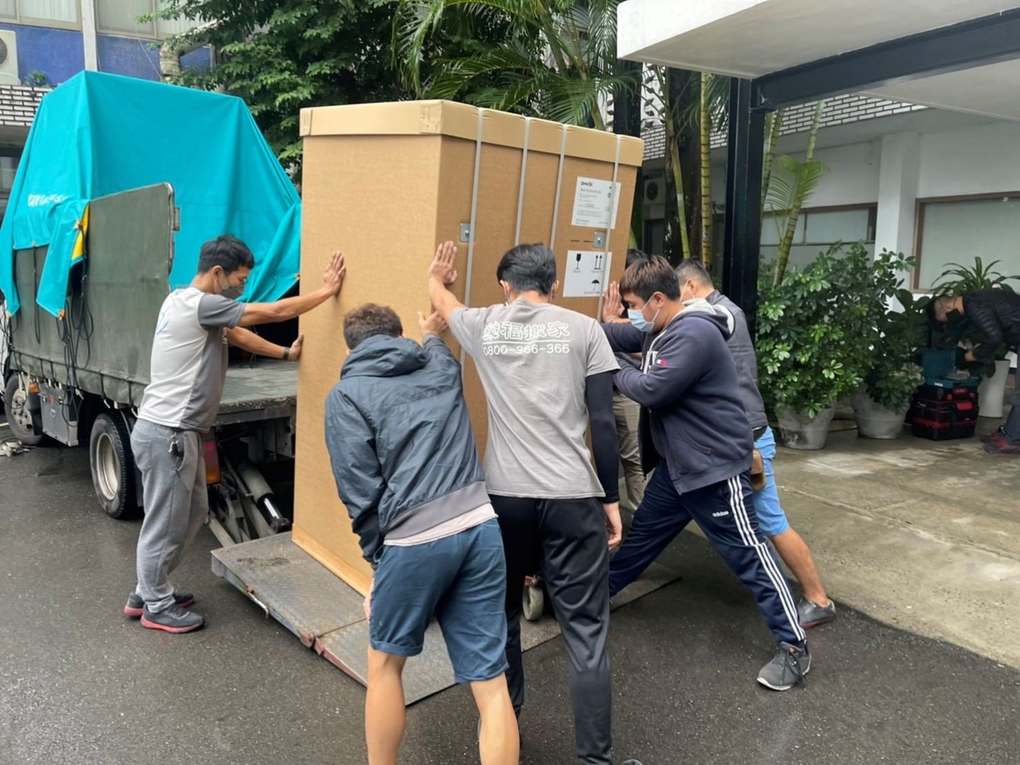專搬生醫設備、搬精密儀器、實驗室冷凍櫃搬運、生技實驗設備、台北搬實驗設備、南港搬實驗設備、新北搬實驗設備、雙北搬實驗設備、汐止搬實驗設備、中永和搬實驗設備、板橋搬實驗設備、五股搬實驗設備、基隆搬實驗設備、桃園搬實驗設備、搬生醫設備推薦【榮福搬家】擁有各式各樣特殊重物搬運的經驗,用心實在給予最佳搬運服務,特殊重物搬運唯一首選榮福搬家公司。 專搬生醫設備、搬精密儀器、實驗室冷凍櫃搬運、生技實驗設備、台北搬實驗設備、南港搬實驗設備、新北搬實驗設備、雙北搬實驗設備、汐止搬實驗設備、中永和搬實驗設備、板橋搬實驗設備、五股搬實驗設備、基隆搬實驗設備、桃園搬實驗設備、搬生醫設備推薦【榮福搬家】擁有各式各樣特殊重物搬運的經驗,用心實在給予最佳搬運服務,特殊重物搬運唯一首選榮福搬家公司。