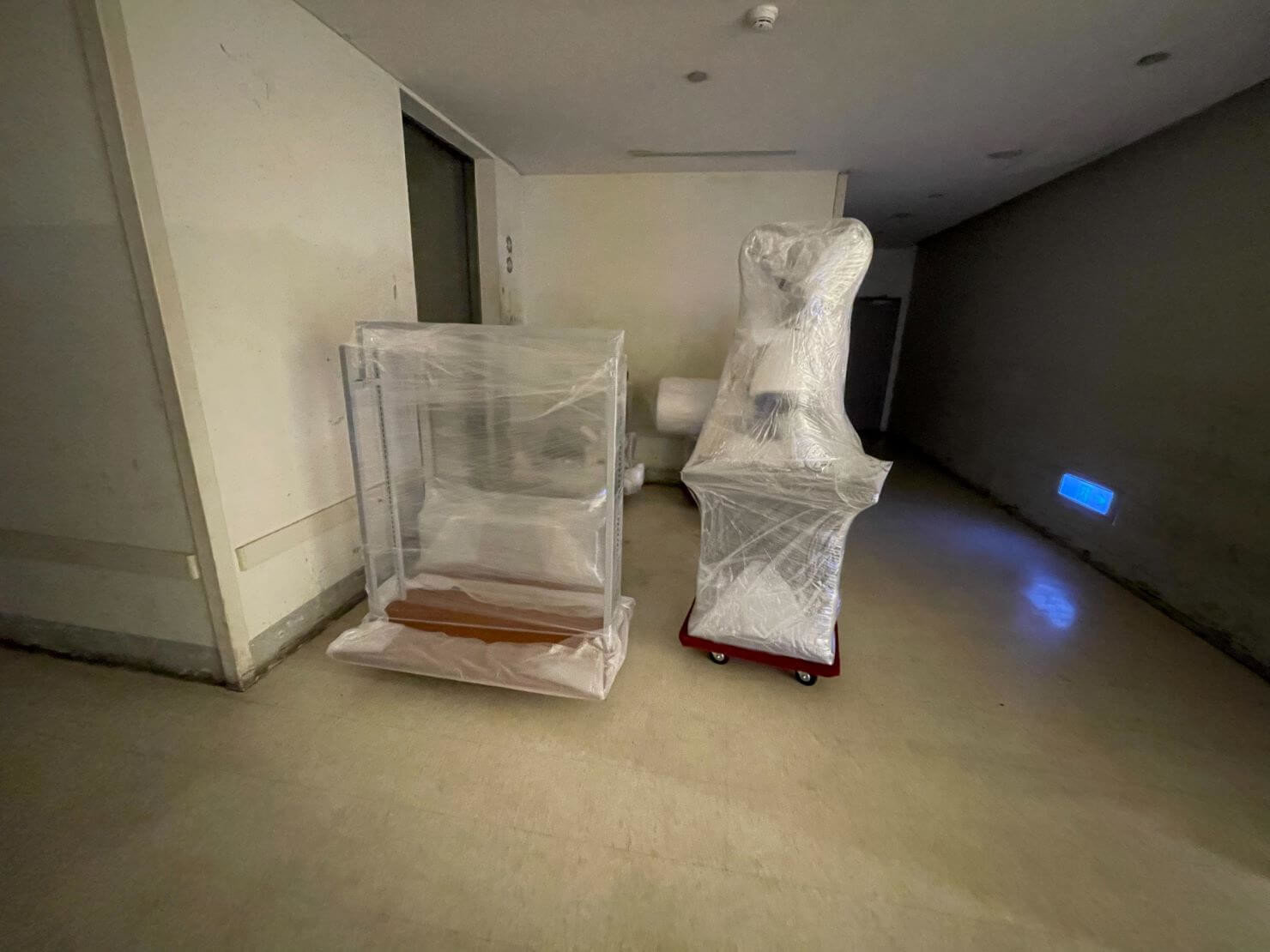 【榮福搬家】百貨倉儲暫放精緻包裝、百貨撤櫃、展示架搬運、中島雙排架搬運、服裝店展示架搬運、落地是掛衣架搬運,服飾店模特兒搬運、品牌大型公仔搬運、海外公仔搬運、公仔精緻包裝、模型精緻包裝,台北搬家公司推薦:大台北搬家,精緻包裝搬運「細膩包裝、專業搬運、用心服務、以客為尊」是榮福搬家公司的宗旨與精神。歡迎立即來電02-2651-2727專人服務。 【榮福搬家】百貨倉儲暫放精緻包裝、百貨撤櫃、展示架搬運、中島雙排架搬運、服裝店展示架搬運、落地是掛衣架搬運,服飾店模特兒搬運、品牌大型公仔搬運、海外公仔搬運、公仔精緻包裝、模型精緻包裝,台北搬家公司推薦:大台北搬家,精緻包裝搬運「細膩包裝、專業搬運、用心服務、以客為尊」是榮福搬家公司的宗旨與精神。歡迎立即來電02-2651-2727專人服務。