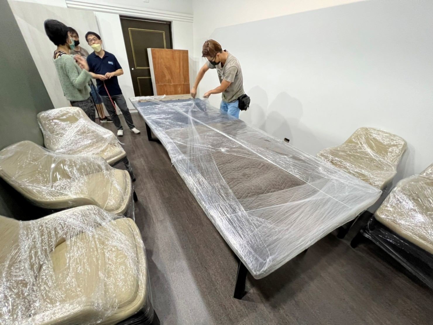 搬家公司推薦、台北搬家推薦【榮福搬家公司】南港辦公室搬遷、桃園辦公室搬遷、新北辦公室搬遷、基隆辦公室搬遷、台北辦公室搬遷、公司行號大型家具搬運、公司行號櫃台搬運、茶水間吧檯搬運、大型會議桌搬運、大型實木桌搬遷、辦公椅搬運、機櫃搬運、辦公室遷移、個人辦公室搬遷、事務所搬遷、公司行號搬遷、政府機關搬遷、學校單位搬遷、辦公室專人打包裝箱、辦公文件專人打包裝箱分類、搬家紙箱、搬鐵櫃、搬保密文件、保密文件銷毀、搬工計時、搬工服務、人力搬運,針對顧客都秉持以用心實在專業搬家技巧,搬家實在用心值得您的信賴與選擇。歡迎來電咨詢02-2651-2727,榮福搬家有專員立即為您服務。 搬家公司推薦、台北搬家推薦【榮福搬家公司】南港辦公室搬遷、桃園辦公室搬遷、新北辦公室搬遷、基隆辦公室搬遷、台北辦公室搬遷、公司行號大型家具搬運、公司行號櫃台搬運、茶水間吧檯搬運、大型會議桌搬運、大型實木桌搬遷、辦公椅搬運、機櫃搬運、辦公室遷移、個人辦公室搬遷、事務所搬遷、公司行號搬遷、政府機關搬遷、學校單位搬遷、辦公室專人打包裝箱、辦公文件專人打包裝箱分類、搬家紙箱、搬鐵櫃、搬保密文件、保密文件銷毀、搬工計時、搬工服務、人力搬運,針對顧客都秉持以用心實在專業搬家技巧,搬家實在用心值得您的信賴與選擇。歡迎來電咨詢02-2651-2727,榮福搬家有專員立即為您服務。