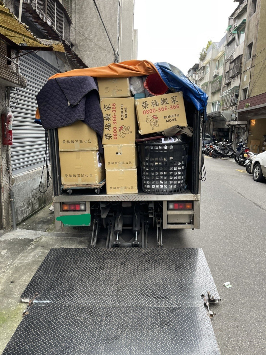 搬家公司推薦、台北搬家推薦、桃園搬家公司推薦【榮福搬家公司】南港搬家、暫放倉儲搬回、跨縣市搬家、搬洗衣機推薦、新北搬家公司推薦、企業搬運服務、搬公司行號、廠房遷移、公司行號搬遷、政府機關搬遷、百貨專櫃遷移、學校單位搬遷、精緻包裝、家庭搬家、搬鋼琴、搬工,針對顧客都秉持以用心實在專業搬家技巧,搬家實在用心值得您的信賴與選擇。歡迎來電咨詢02-2651-2727,榮福搬家有專員立即為您服務。 搬家公司推薦、台北搬家推薦、桃園搬家公司推薦【榮福搬家公司】南港搬家、暫放倉儲搬回、跨縣市搬家、搬洗衣機推薦、新北搬家公司推薦、企業搬運服務、搬公司行號、廠房遷移、公司行號搬遷、政府機關搬遷、百貨專櫃遷移、學校單位搬遷、精緻包裝、家庭搬家、搬鋼琴、搬工,針對顧客都秉持以用心實在專業搬家技巧,搬家實在用心值得您的信賴與選擇。歡迎來電咨詢02-2651-2727,榮福搬家有專員立即為您服務。