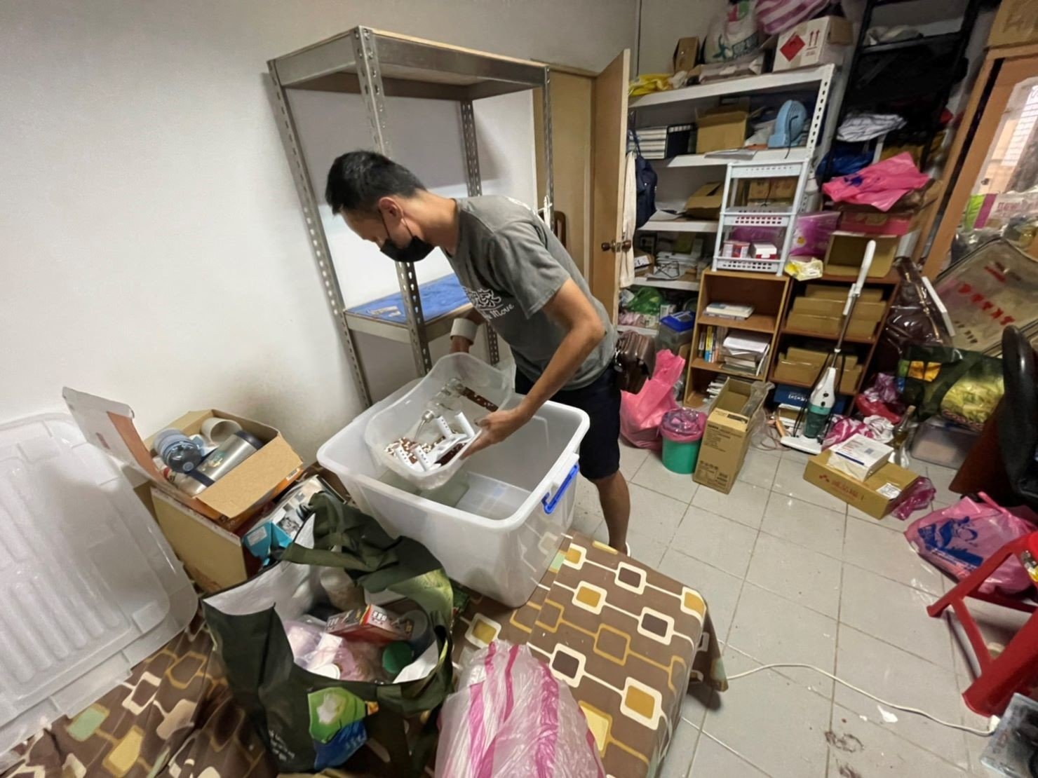 搬家首選、搬家公司推薦、新北搬家公司推薦【榮福搬家公司】精緻搬家、精緻包裝、專人到府裝箱打包、搬家打包、無痛搬家、紙箱搬家、南港搬家、桃園搬家公司推薦、台北搬家、搬家具、冰箱搬運、搬洗衣機、基隆搬家、搬大型家電、床墊搬運、搬queen size床、沙發搬運、搬餐桌椅、茶几搬運、搬衣櫃、搬公司行號、家庭搬家、鋼琴搬運、搬醫療床、搬按摩椅、跨縣市搬家、搬神明桌、搬工計時、搬工服務、人力搬運、搬運、單件家具運送、搬家紙箱、黃色膠帶、氣泡紙、搬家車、搬家估價、搬家公司費用計算,針對顧客都秉持以用心實在專業搬家技巧,搬家實在用心值得您的信賴與選擇。「細膩包裝、專業搬運、用心服務、以客為尊」是榮福搬家公司的宗旨與精神。歡迎立即來電02-2651-2727專人服務。系統式家具拆裝找專業的榮福搬家就對了。 搬家首選、搬家公司推薦、新北搬家公司推薦【榮福搬家公司】精緻搬家、精緻包裝、專人到府裝箱打包、搬家打包、無痛搬家、紙箱搬家、南港搬家、桃園搬家公司推薦、台北搬家、搬家具、冰箱搬運、搬洗衣機、基隆搬家、搬大型家電、床墊搬運、搬queen size床、沙發搬運、搬餐桌椅、茶几搬運、搬衣櫃、搬公司行號、家庭搬家、鋼琴搬運、搬醫療床、搬按摩椅、跨縣市搬家、搬神明桌、搬工計時、搬工服務、人力搬運、搬運、單件家具運送、搬家紙箱、黃色膠帶、氣泡紙、搬家車、搬家估價、搬家公司費用計算,針對顧客都秉持以用心實在專業搬家技巧,搬家實在用心值得您的信賴與選擇。「細膩包裝、專業搬運、用心服務、以客為尊」是榮福搬家公司的宗旨與精神。歡迎立即來電02-2651-2727專人服務。系統式家具拆裝找專業的榮福搬家就對了。