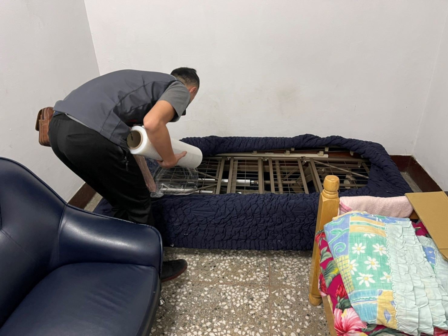 搬電動醫療床、搬重物【榮福搬家公司】石墩搬運、搬醫療床、搬電動床、搬石頭桌椅、搬雷射雕刻切割機、大型機台設備搬運、搬洗衣機、搬披薩窯、精搬金庫、搬保險櫃、精搬魚缸、精搬鋼琴、跨縣市搬家、搬工計時、人力搬運、搬運、床墊搬運、冰箱搬運、搬家具、單件家具運送、單一物件搬運、搬家首選、吊掛搬運、吊家具搬運、特殊重物搬運、專搬重物、新北搬家公司推薦、家庭搬家、搬家公司、基隆搬家、南港搬家、桃園搬家公司、台北搬家公司推薦:大台北搬家,精緻包裝搬運「細膩包裝、專業搬運、用心服務、以客為尊」是榮福搬家公司的宗旨與精神。歡迎立即來電02-2651-2727專人服務。 搬電動醫療床、搬重物【榮福搬家公司】石墩搬運、搬醫療床、搬電動床、搬石頭桌椅、搬雷射雕刻切割機、大型機台設備搬運、搬洗衣機、搬披薩窯、精搬金庫、搬保險櫃、精搬魚缸、精搬鋼琴、跨縣市搬家、搬工計時、人力搬運、搬運、床墊搬運、冰箱搬運、搬家具、單件家具運送、單一物件搬運、搬家首選、吊掛搬運、吊家具搬運、特殊重物搬運、專搬重物、新北搬家公司推薦、家庭搬家、搬家公司、基隆搬家、南港搬家、桃園搬家公司、台北搬家公司推薦:大台北搬家,精緻包裝搬運「細膩包裝、專業搬運、用心服務、以客為尊」是榮福搬家公司的宗旨與精神。歡迎立即來電02-2651-2727專人服務。