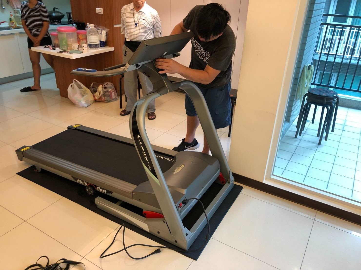 跑步機搬運【榮福搬家】專業服務值得您的選擇:顧客的運動器材由榮福專業師傅舊址新宅拆裝處理 跑步機搬運【榮福搬家】專業服務值得您的選擇:顧客的運動器材由榮福專業師傅舊址新宅拆裝處理
