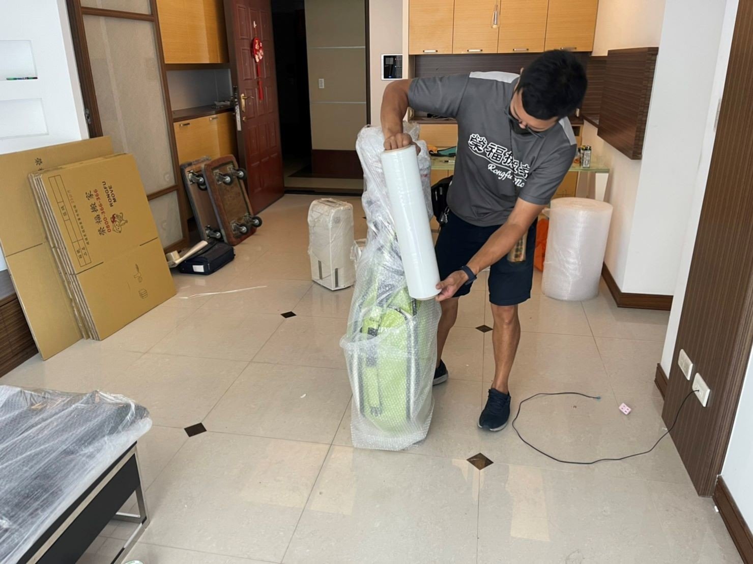 搬家公司推薦、新北搬家推薦【榮福搬家公司】南港搬家、桃園搬家公司推薦、台北搬家公司推薦、搬家具、冰箱搬運、基隆搬家、搬家電、床墊搬運、倉儲搬運、沙發搬運、搬茶几、床組拆裝、衣櫃拆裝、衣櫃搬運、洗衣機搬運、搬運餐桌、搬按摩椅、單件家具運送、跨縣市搬家、吊車搬家、吊車搬運、吊掛家具搬運、無痛搬家、大型家具搬運、家庭搬家、搬鋼琴、搬工計時、搬工服務、人力搬運、搬運、搬家紙箱,針對顧客都秉持以用心實在專業搬家技巧,搬家實在用心值得您的信賴與選擇。歡迎來電咨詢02-2651-2727,榮福搬家有專員立即為您服務。 搬家公司推薦、新北搬家推薦【榮福搬家公司】南港搬家、桃園搬家公司推薦、台北搬家公司推薦、搬家具、冰箱搬運、基隆搬家、搬家電、床墊搬運、倉儲搬運、沙發搬運、搬茶几、床組拆裝、衣櫃拆裝、衣櫃搬運、洗衣機搬運、搬運餐桌、搬按摩椅、單件家具運送、跨縣市搬家、吊車搬家、吊車搬運、吊掛家具搬運、無痛搬家、大型家具搬運、家庭搬家、搬鋼琴、搬工計時、搬工服務、人力搬運、搬運、搬家紙箱,針對顧客都秉持以用心實在專業搬家技巧,搬家實在用心值得您的信賴與選擇。歡迎來電咨詢02-2651-2727,榮福搬家有專員立即為您服務。