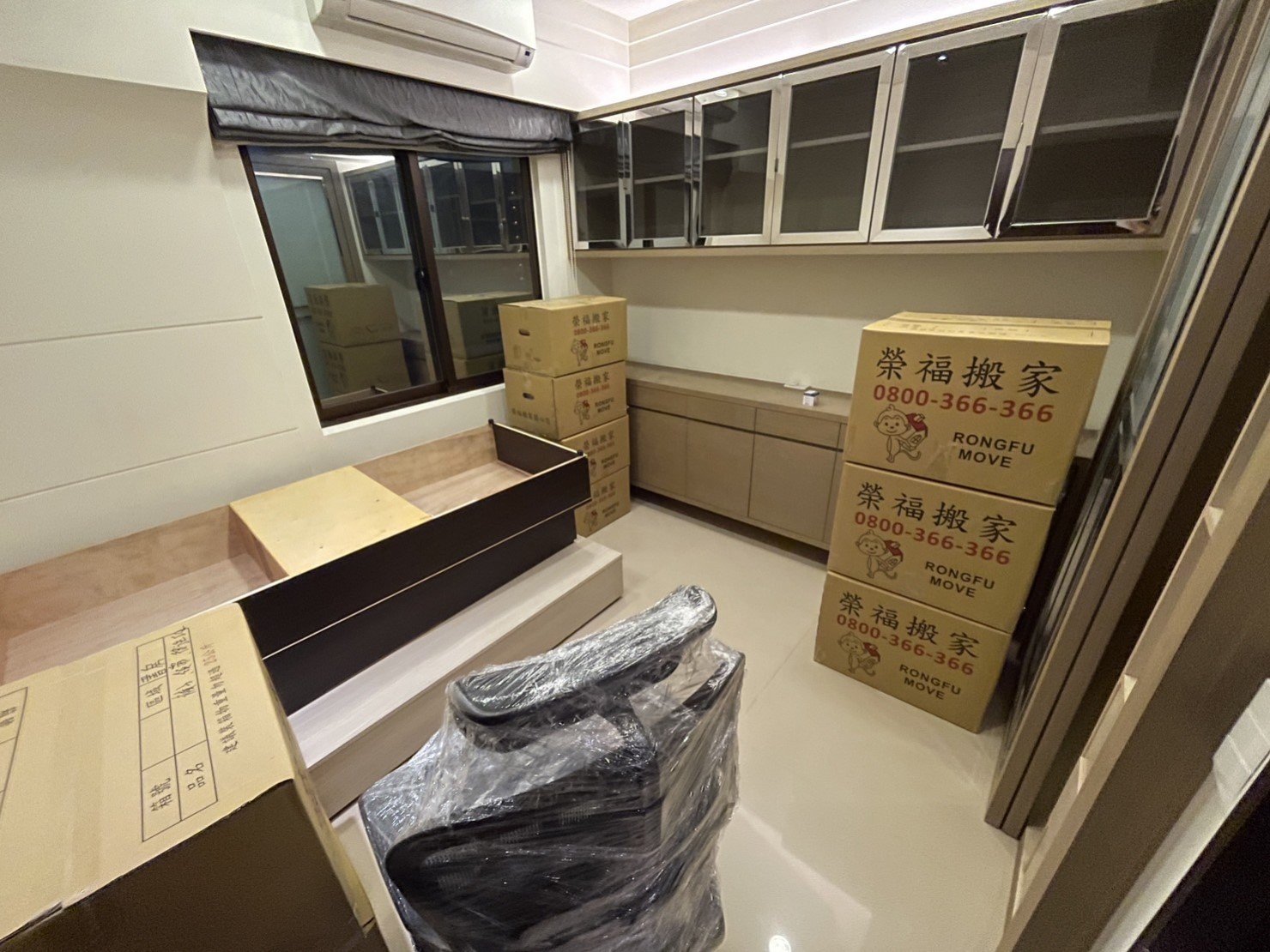 專人打包、搬家公司推薦、新北搬家公司推薦【榮福搬家公司】基隆搬家、南港搬家、桃園搬家公司推薦、懶人搬家,專人包裝,家庭搬家、精緻搬家、精緻包裝、打包裝箱。台北搬家公司推薦:大台北搬家,精緻包裝搬運「細膩包裝、專業搬運、用心服務、以客為尊」是榮福搬家公司的宗旨與精神。歡迎立即來電02-2651-2727專人服務。 專人打包、搬家公司推薦、新北搬家公司推薦【榮福搬家公司】基隆搬家、南港搬家、桃園搬家公司推薦、懶人搬家,專人包裝,家庭搬家、精緻搬家、精緻包裝、打包裝箱。台北搬家公司推薦:大台北搬家,精緻包裝搬運「細膩包裝、專業搬運、用心服務、以客為尊」是榮福搬家公司的宗旨與精神。歡迎立即來電02-2651-2727專人服務。