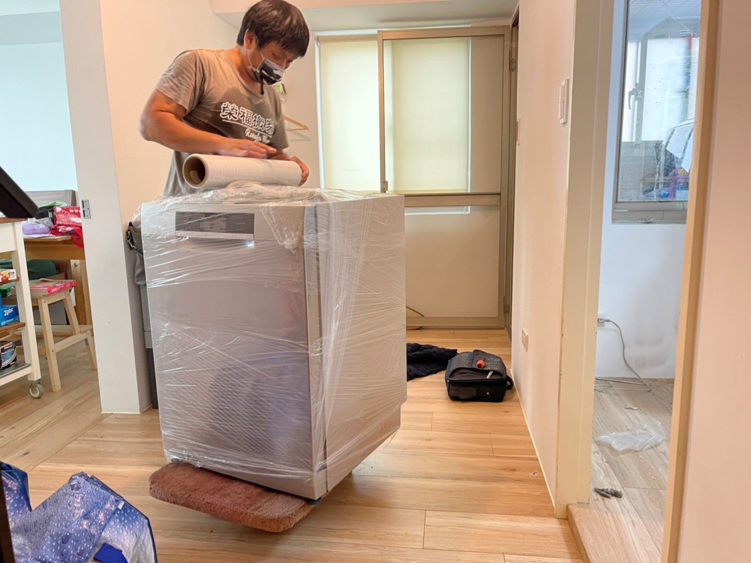 只需搬一件家具?搬運單一家具【榮福搬家公司】洗脫烘三合一洗衣機,LG雙能洗,洗碗機、烘碗機、沙發、冰箱、家庭搬家、跨縣市搬家、搬工計時、搬家具、搬家首選、特殊重物搬運、專搬重物、搬重物技巧、新北搬家公司推薦、搬家車、搬家公司、基隆搬家、南港搬家、桃園搬家公司推薦、台北搬家公司推薦:大台北搬家,精緻包裝搬運「細膩包裝、專業搬運、用心服務、以客為尊」是榮福搬家公司的宗旨與精神。歡迎立即來電02-2651-2727專人服務。 只需搬一件家具?搬運單一家具【榮福搬家公司】洗脫烘三合一洗衣機,LG雙能洗,洗碗機、烘碗機、沙發、冰箱、家庭搬家、跨縣市搬家、搬工計時、搬家具、搬家首選、特殊重物搬運、專搬重物、搬重物技巧、新北搬家公司推薦、搬家車、搬家公司、基隆搬家、南港搬家、桃園搬家公司推薦、台北搬家公司推薦:大台北搬家,精緻包裝搬運「細膩包裝、專業搬運、用心服務、以客為尊」是榮福搬家公司的宗旨與精神。歡迎立即來電02-2651-2727專人服務。