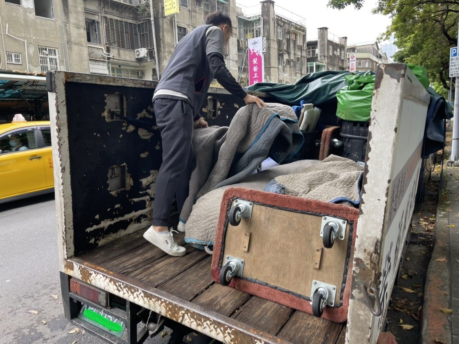搬家公司推薦、新北搬家推薦【榮福搬家公司】南港搬家、桃園搬家公司推薦、台北搬家公司推薦、單件家具運送、搬醫療床、搬家具、冰箱搬運、基隆搬家、搬大型家電、床墊搬運、搬公司行號、家庭搬家、重物搬運、電動床搬運、搬鋼琴、醫療電動床搬運、搬工計時、搬運、人工搬運、大型家具搬運、家具拆裝、跨縣市搬家、搬家估價,針對顧客都秉持以用心實在專業搬家技巧,搬家實在用心值得您的信賴與選擇。歡迎來電咨詢02-2651-2727,榮福搬家有專員立即為您服務。 搬家公司推薦、新北搬家推薦【榮福搬家公司】南港搬家、桃園搬家公司推薦、台北搬家公司推薦、單件家具運送、搬醫療床、搬家具、冰箱搬運、基隆搬家、搬大型家電、床墊搬運、搬公司行號、家庭搬家、重物搬運、電動床搬運、搬鋼琴、醫療電動床搬運、搬工計時、搬運、人工搬運、大型家具搬運、家具拆裝、跨縣市搬家、搬家估價,針對顧客都秉持以用心實在專業搬家技巧,搬家實在用心值得您的信賴與選擇。歡迎來電咨詢02-2651-2727,榮福搬家有專員立即為您服務。