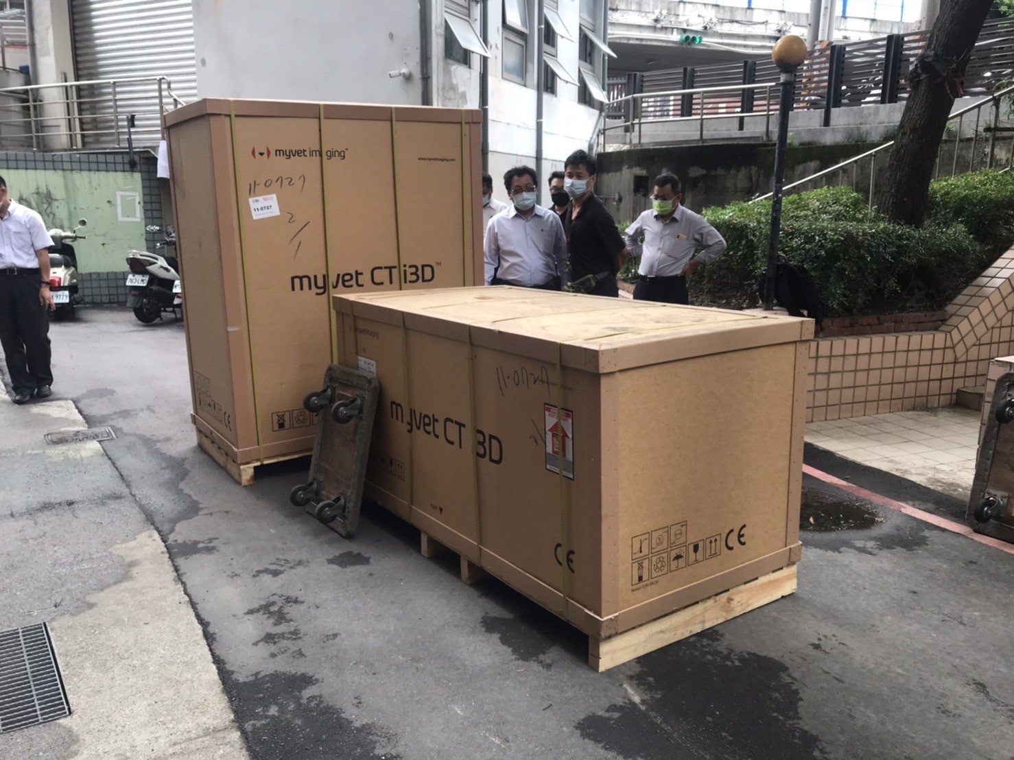 特殊搬運、搬重物【榮福搬家】醫療器材、醫療設備搬運、斷層掃苗儀器搬運、搬單一物件、南港搬家、桃園搬家公司推薦、新北搬家公司推薦、可配合醫院搬運、生技科學儀器搬運、海關箱待拆、醫療儀器專業搬運、廠房遷移、公司行號搬、專搬重物、搬工服務、人力搬運,針對顧客都秉持以用心實在專業搬家技巧,搬家實在用心值得您的信賴與選擇。歡迎來電咨詢02-2651-2727,榮福搬家有專員立即為您服務。 特殊搬運、搬重物【榮福搬家】醫療器材、醫療設備搬運、斷層掃苗儀器搬運、搬單一物件、南港搬家、桃園搬家公司推薦、新北搬家公司推薦、可配合醫院搬運、生技科學儀器搬運、海關箱待拆、醫療儀器專業搬運、廠房遷移、公司行號搬、專搬重物、搬工服務、人力搬運,針對顧客都秉持以用心實在專業搬家技巧,搬家實在用心值得您的信賴與選擇。歡迎來電咨詢02-2651-2727,榮福搬家有專員立即為您服務。
