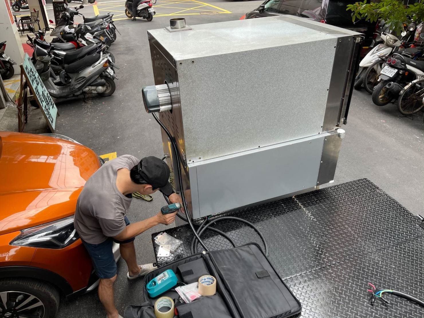 店面搬遷、搬家公司推薦、台北搬家推薦【榮福搬家公司】南港搬家、桃園搬家公司推薦、新北搬家公司推薦、企業搬運服務、搬生財器具、廠房遷移、公司行號搬遷、政府機關搬遷、百貨專櫃遷移、學校單位搬遷、廚房設備搬運、營業用冰箱搬運、廚具搬運、重物搬運、家庭搬家、雜貨店遷移、搬工、搬運開放式冰箱、搬家車、搬大冰箱、搬遷,針對顧客都秉持以用心實在專業搬家技巧,搬家實在用心值得您的信賴與選擇。歡迎來電咨詢02-2651-2727,榮福搬家有專員立即為您服務。 店面搬遷、搬家公司推薦、台北搬家推薦【榮福搬家公司】南港搬家、桃園搬家公司推薦、新北搬家公司推薦、企業搬運服務、搬生財器具、廠房遷移、公司行號搬遷、政府機關搬遷、百貨專櫃遷移、學校單位搬遷、廚房設備搬運、營業用冰箱搬運、廚具搬運、重物搬運、家庭搬家、雜貨店遷移、搬工、搬運開放式冰箱、搬家車、搬大冰箱、搬遷,針對顧客都秉持以用心實在專業搬家技巧,搬家實在用心值得您的信賴與選擇。歡迎來電咨詢02-2651-2727,榮福搬家有專員立即為您服務。