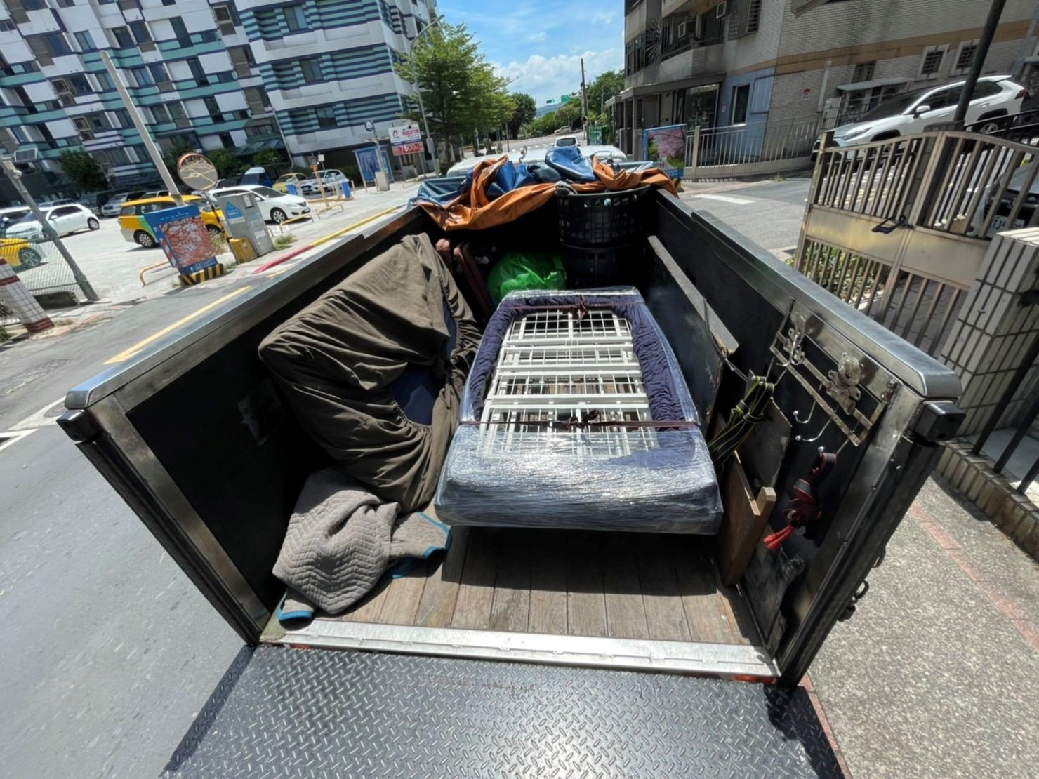 特殊搬運、搬重物【榮福搬家】醫療床、電動床、電動病床、只搬單一物件、南港搬家、桃園搬家公司推薦、新北搬家公司推薦、百貨公司進撤櫃、專櫃進撤櫃、企業搬運服務、搬公司行號、廠房遷移、公司行號搬遷、政府機關搬遷、百貨專櫃遷移、學校單位搬遷、精緻包裝、家庭搬家、搬鋼琴、搬工計時、搬工服務、人力搬運,針對顧客都秉持以用心實在專業搬家技巧,搬家實在用心值得您的信賴與選擇。歡迎來電咨詢02-2651-2727,榮福搬家有專員立即為您服務。 特殊搬運、搬重物【榮福搬家】醫療床、電動床、電動病床、只搬單一物件、南港搬家、桃園搬家公司推薦、新北搬家公司推薦、百貨公司進撤櫃、專櫃進撤櫃、企業搬運服務、搬公司行號、廠房遷移、公司行號搬遷、政府機關搬遷、百貨專櫃遷移、學校單位搬遷、精緻包裝、家庭搬家、搬鋼琴、搬工計時、搬工服務、人力搬運,針對顧客都秉持以用心實在專業搬家技巧,搬家實在用心值得您的信賴與選擇。歡迎來電咨詢02-2651-2727,榮福搬家有專員立即為您服務。